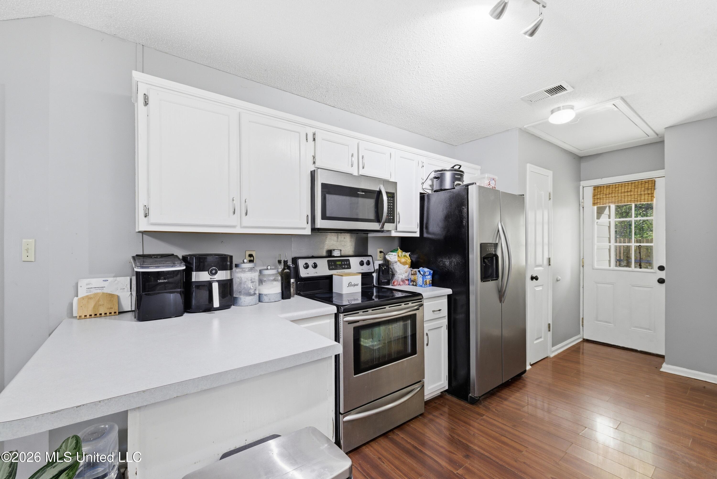 5795 Amaray Cove Property Photo 9
