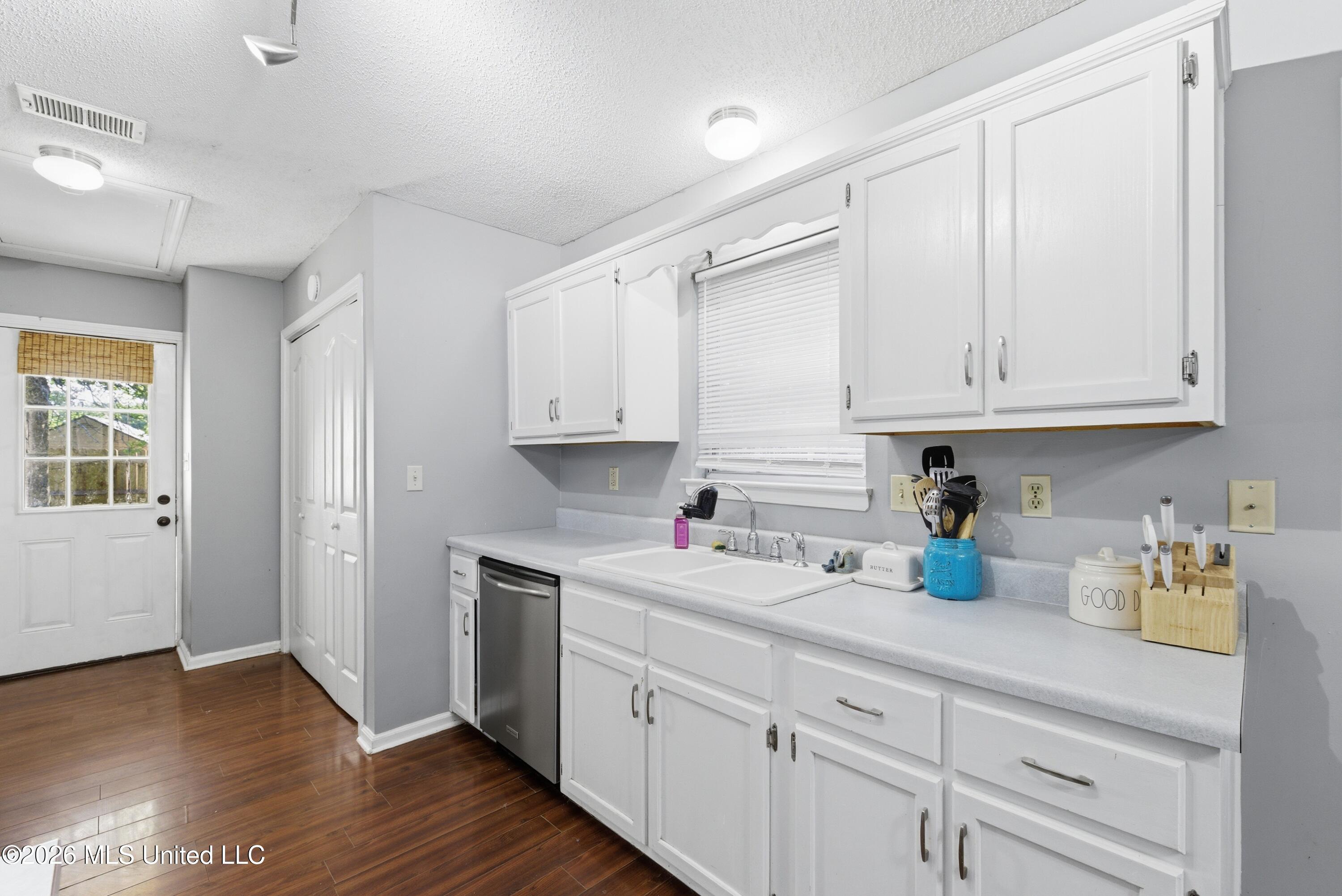 5795 Amaray Cove Property Photo 10