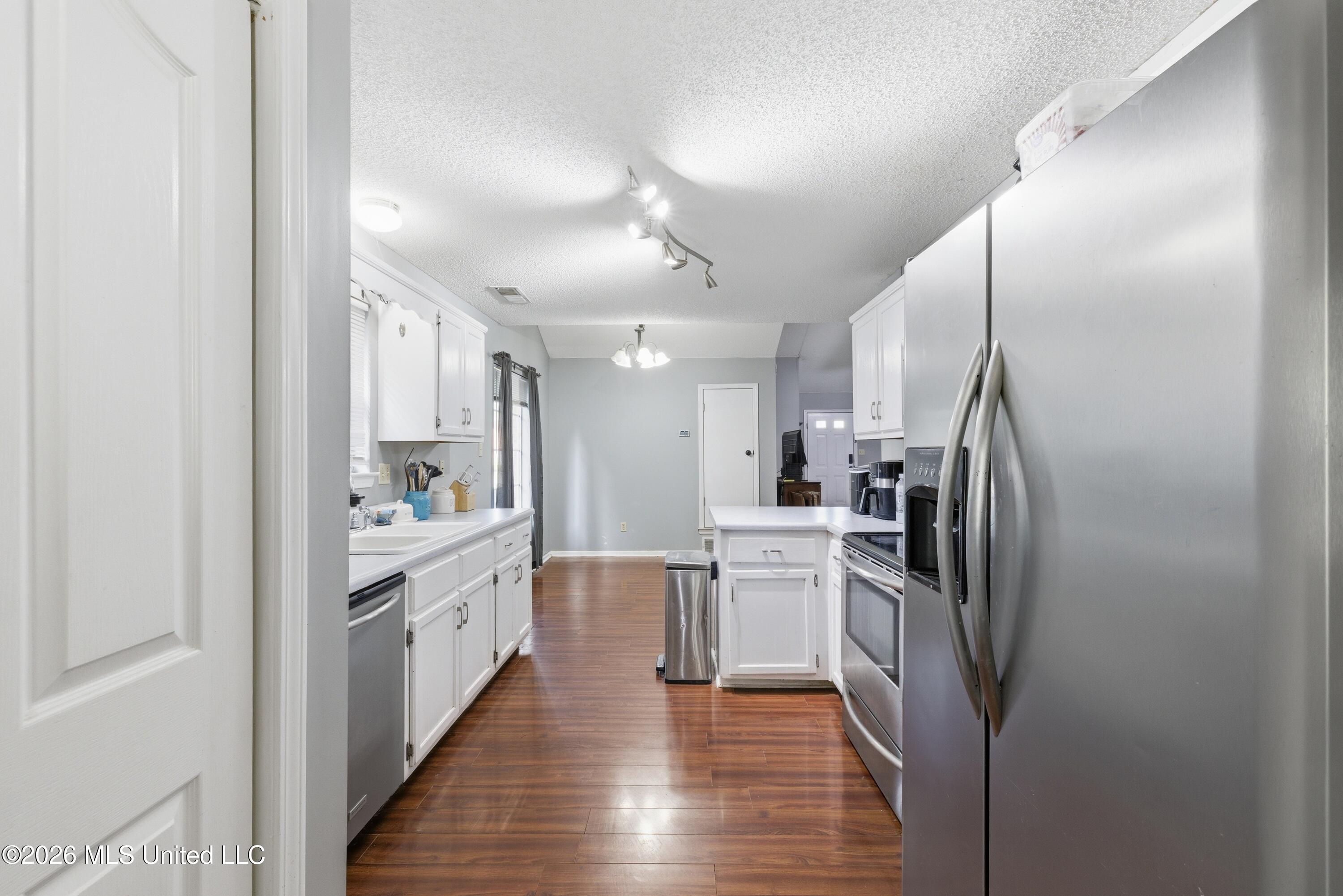 5795 Amaray Cove Property Photo 11