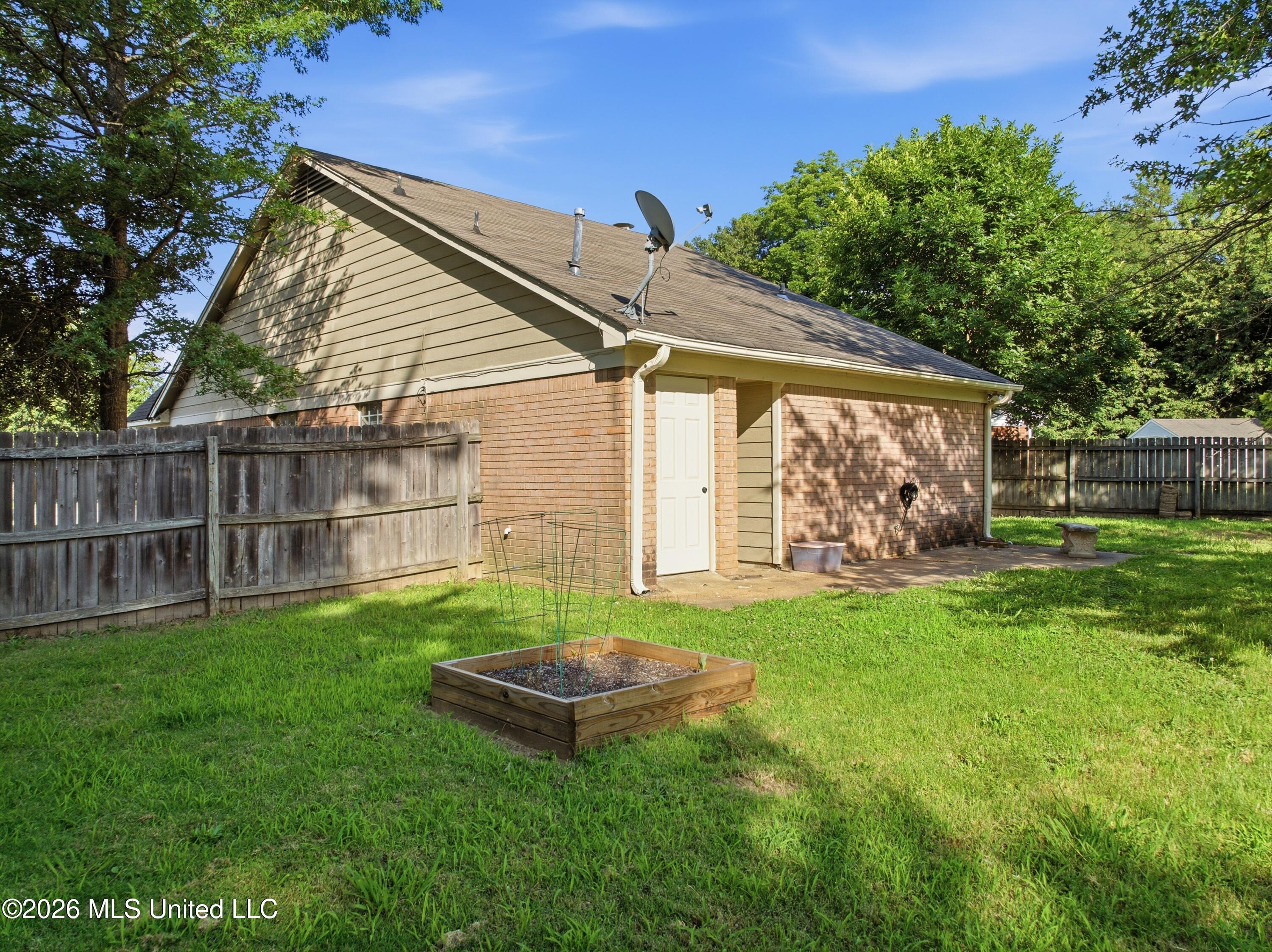 5795 Amaray Cove Property Photo 21