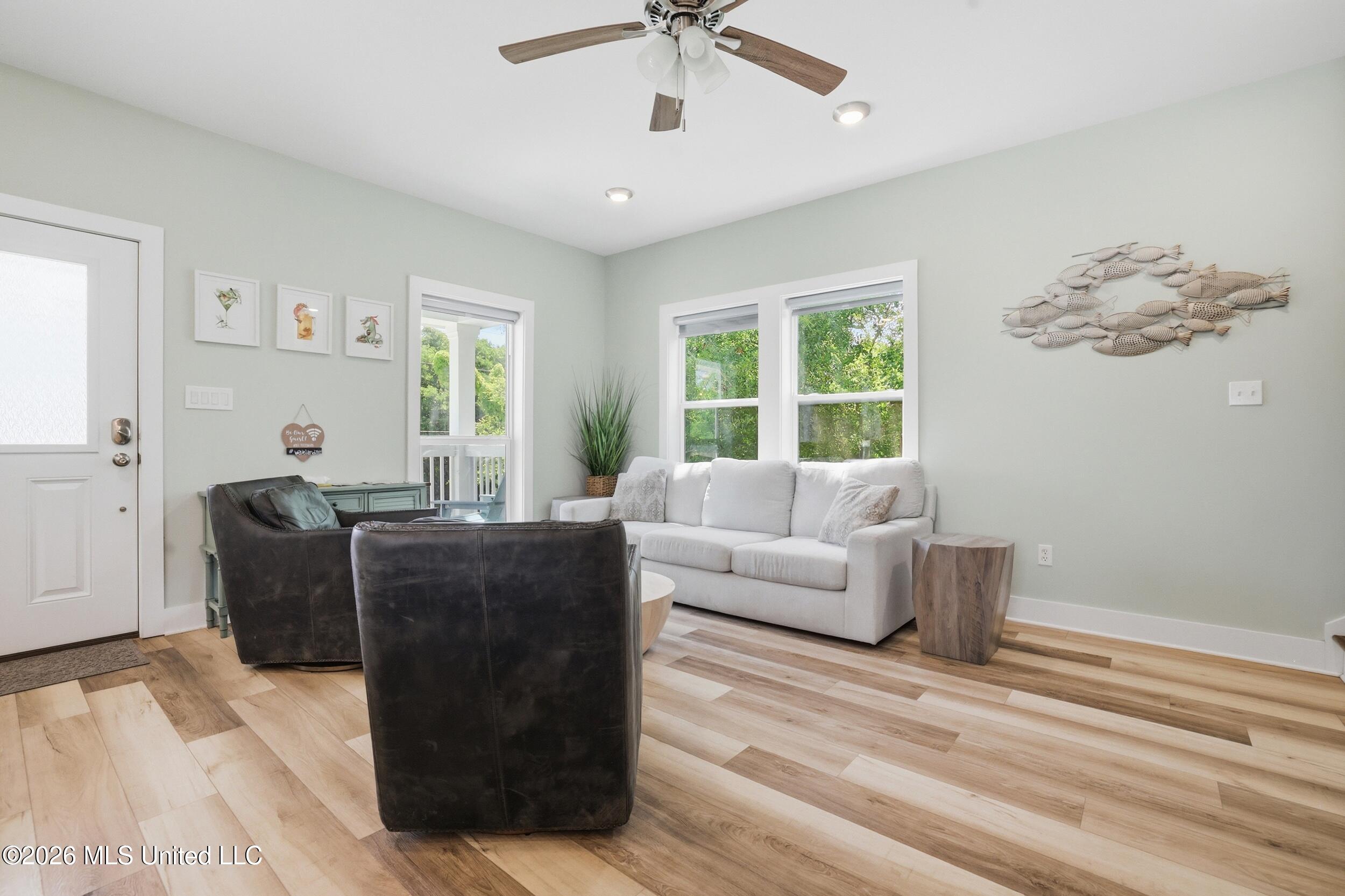 311 Waveland Avenue Property Photo 15