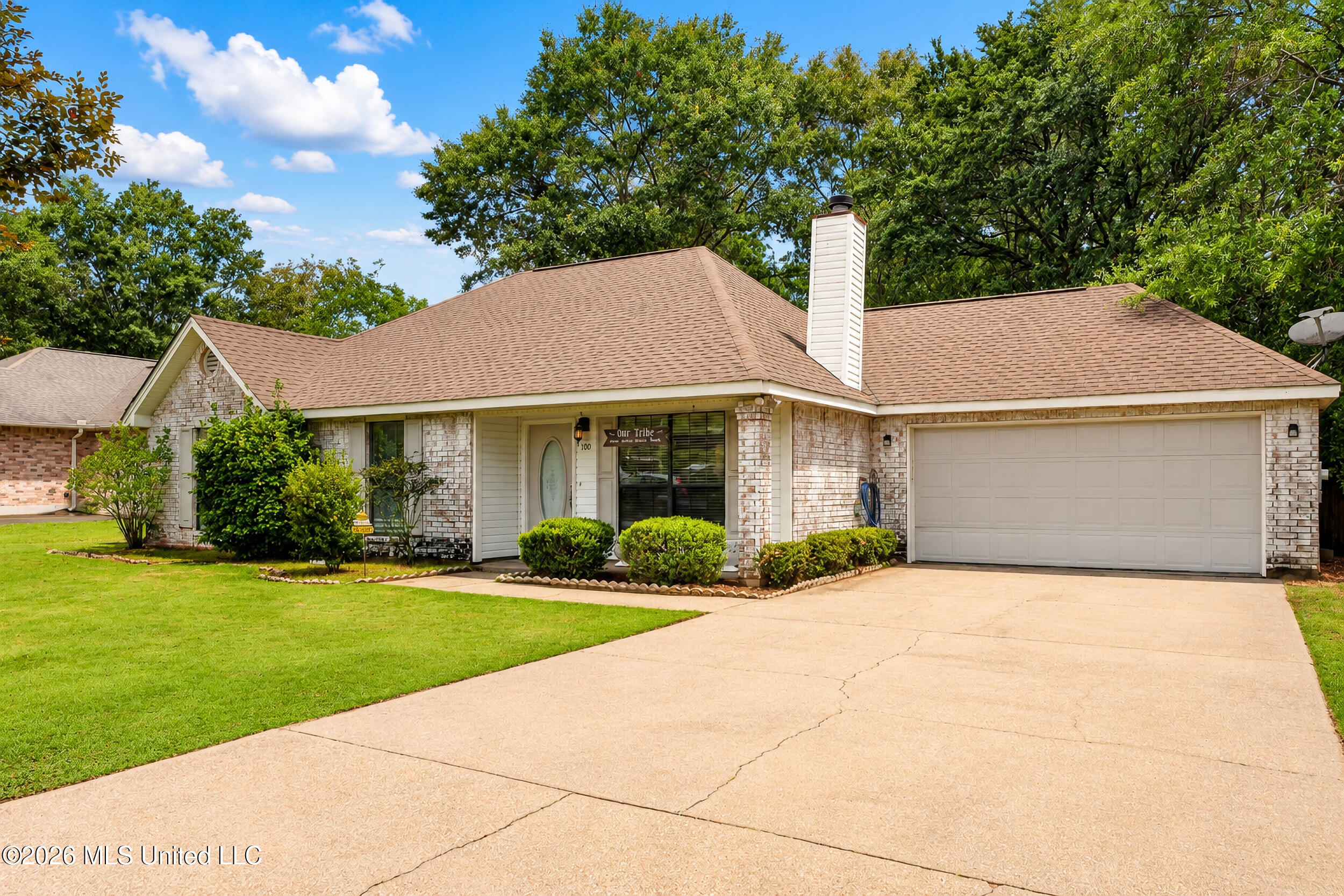 100 Berryhill Drive Property Photo 1