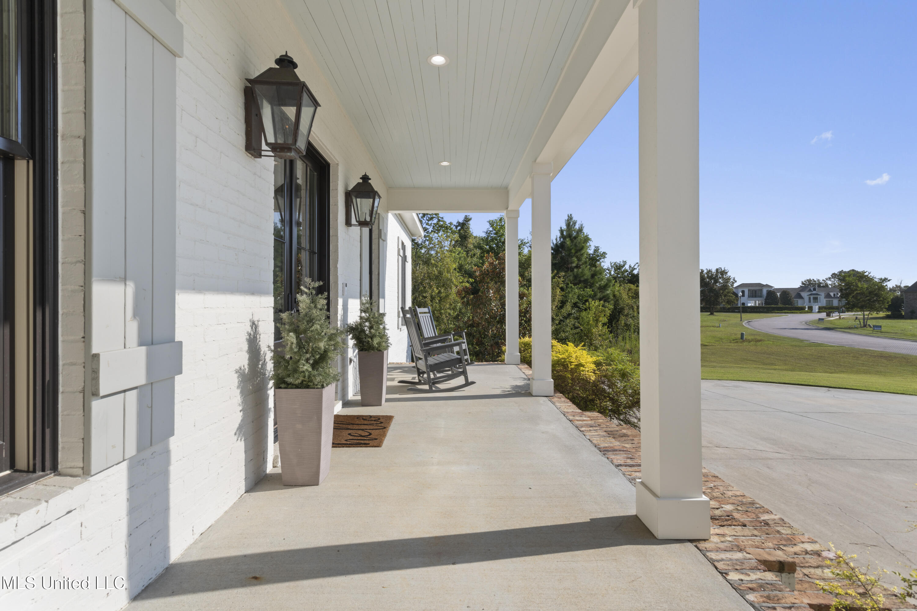 407 Goose Pointe Boulevard Property Photo 6