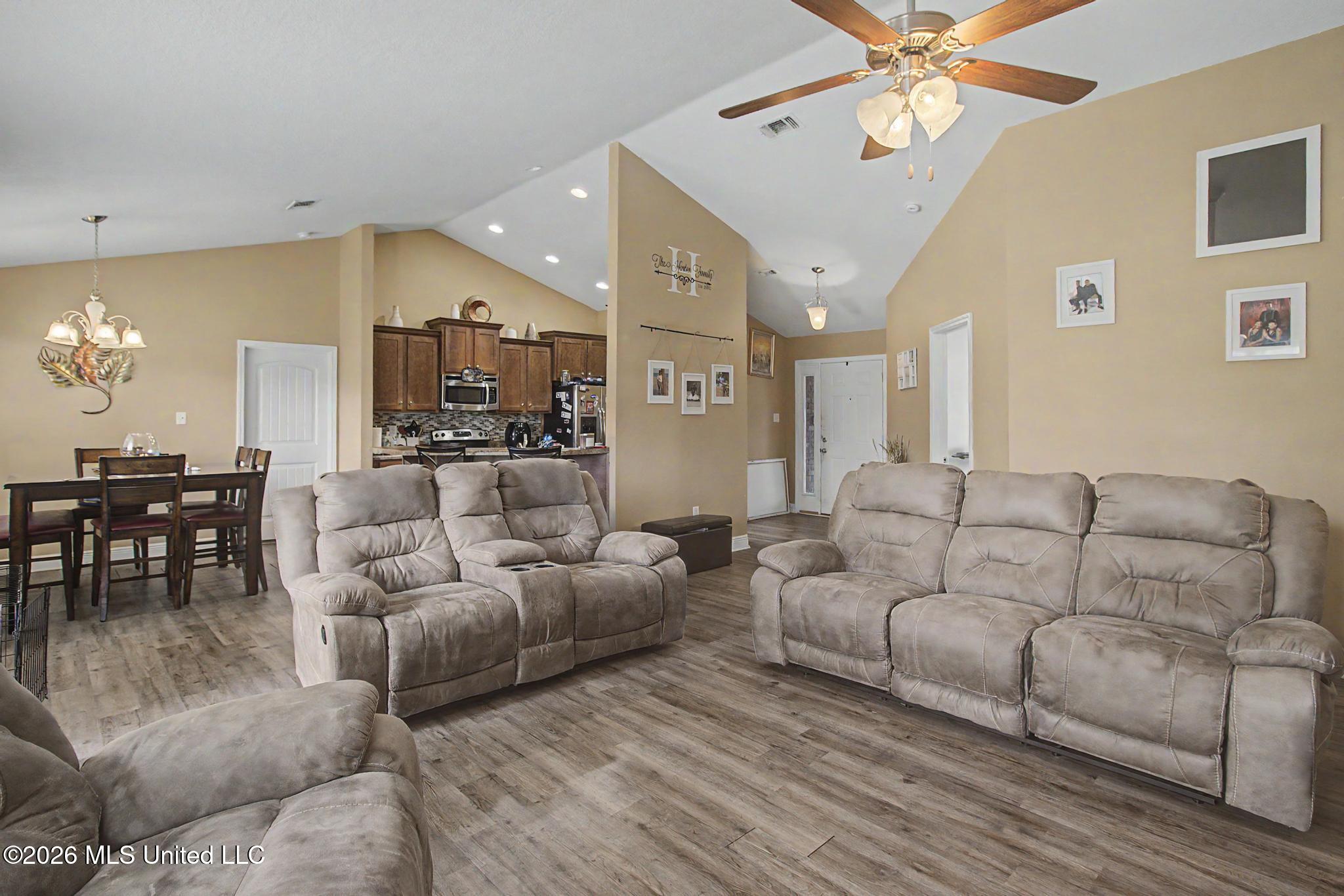 117 Brackish Place Property Photo 5