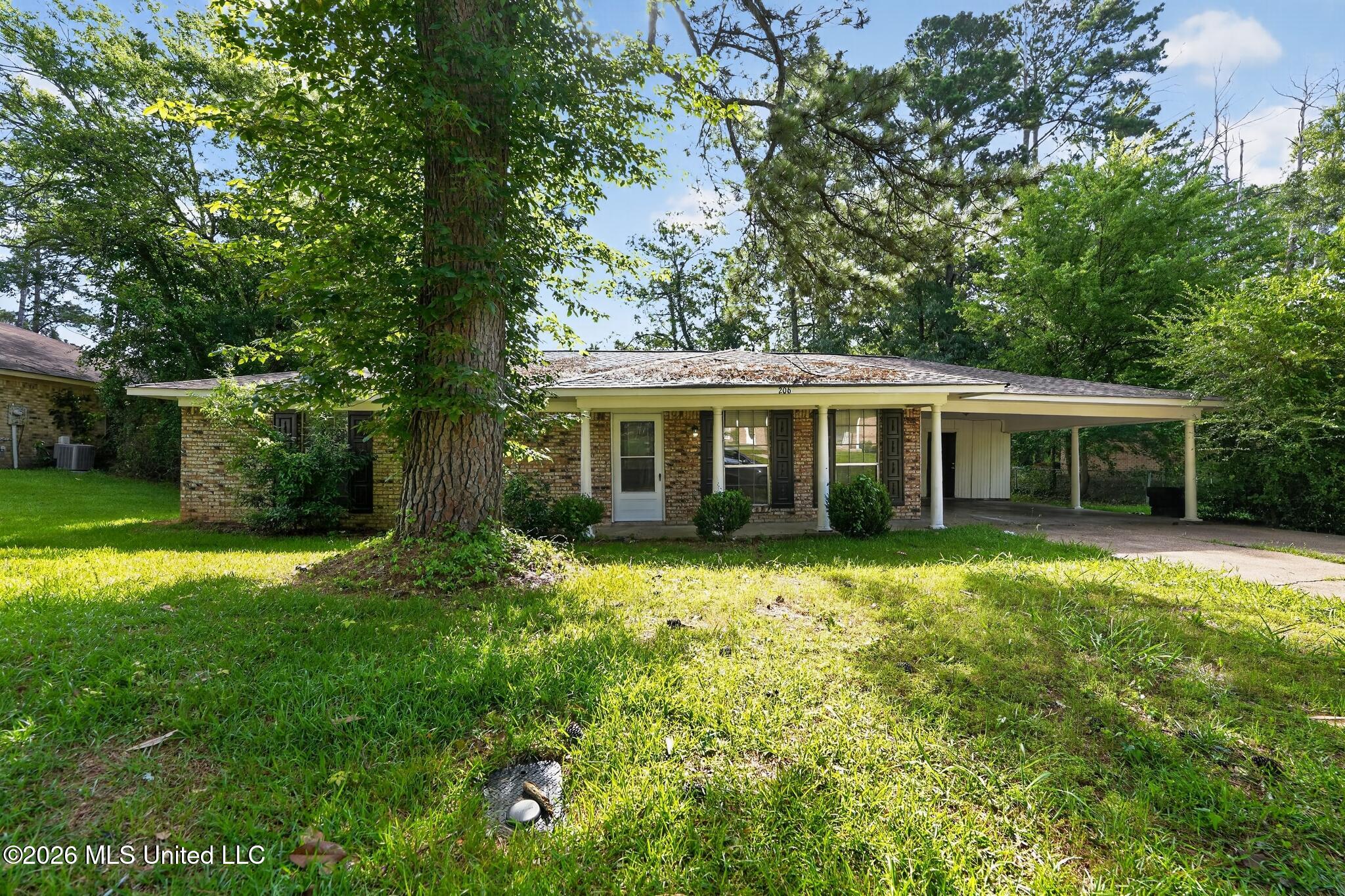 206 Valley Ridge Drive Property Photo 3