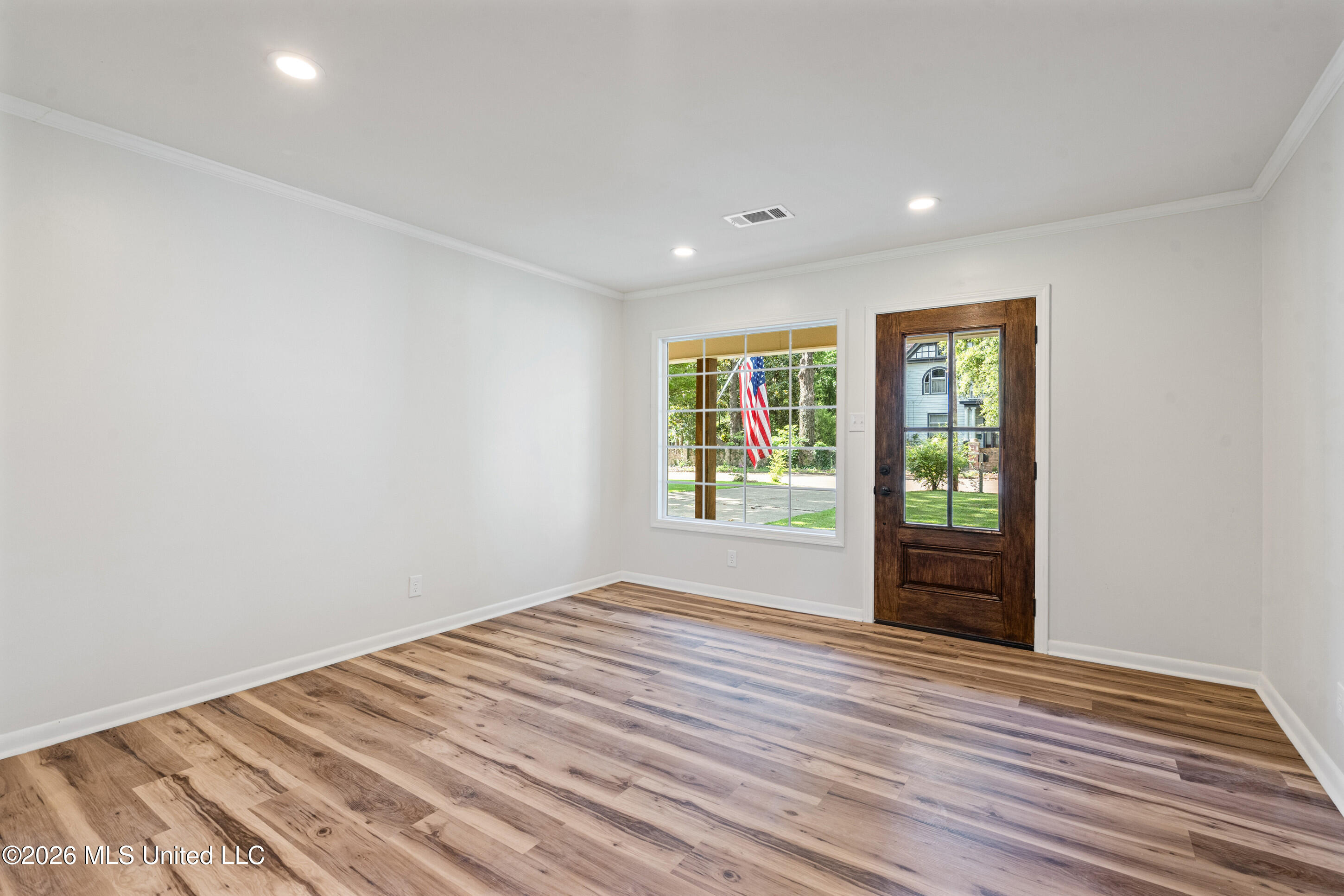 108 E Mclaurin Street Property Photo 3