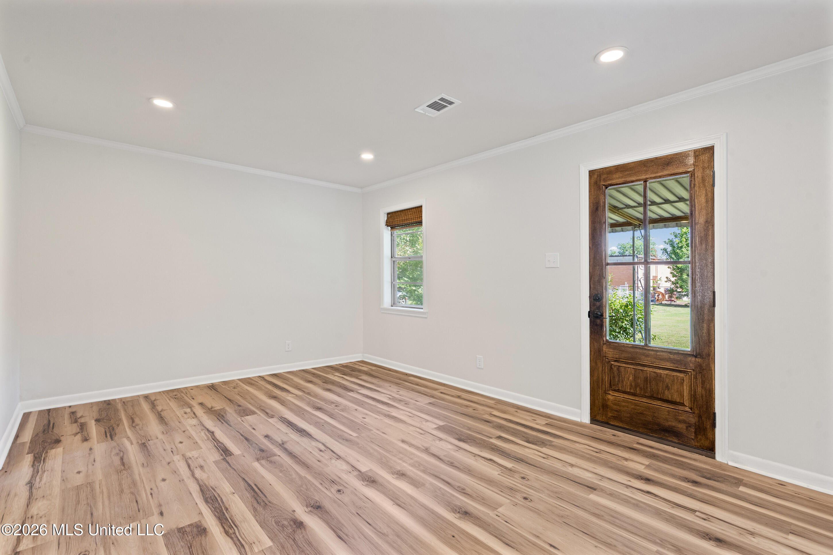 108 E Mclaurin Street Property Photo 5