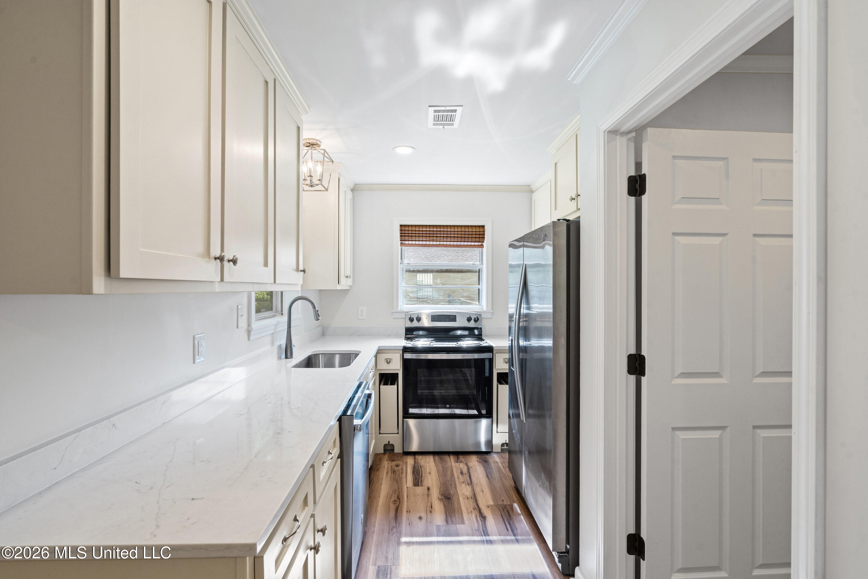 108 E Mclaurin Street Property Photo 10