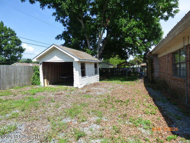 166 Lee Avenue Property Photo 3