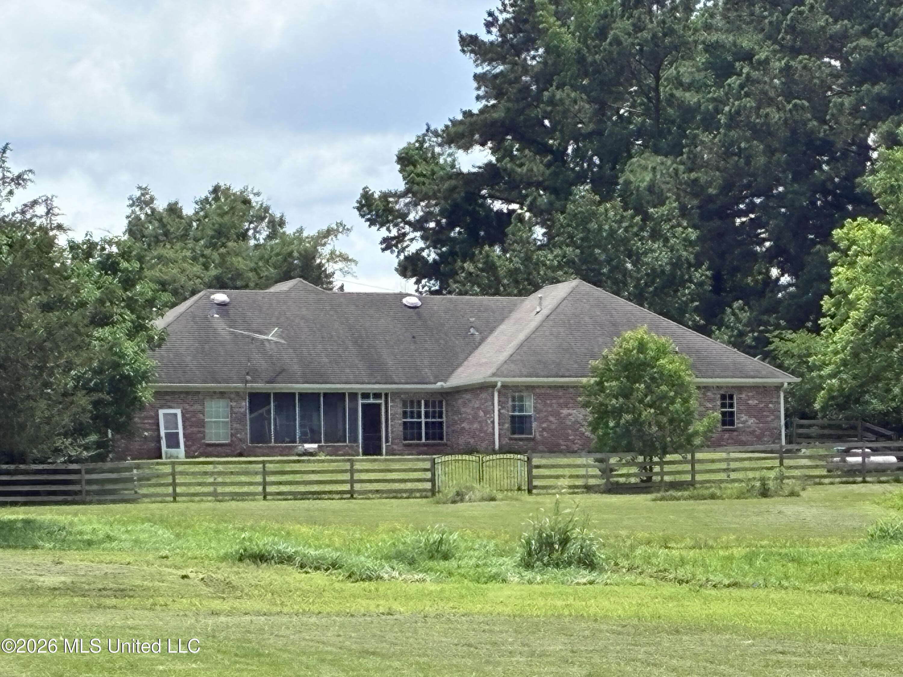 5988 Henderson Road Property Photo 1