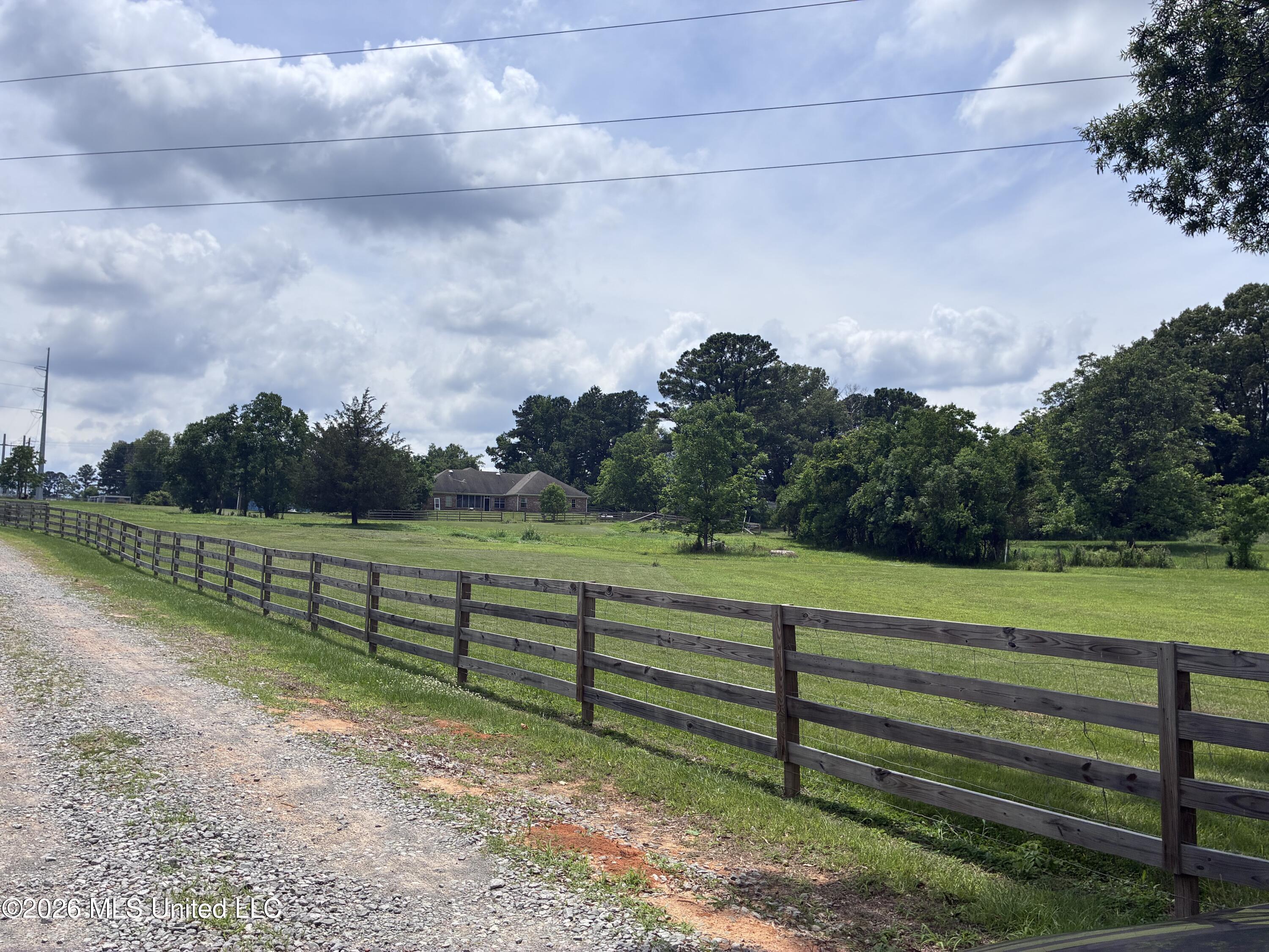 5988 Henderson Road Property Photo 2