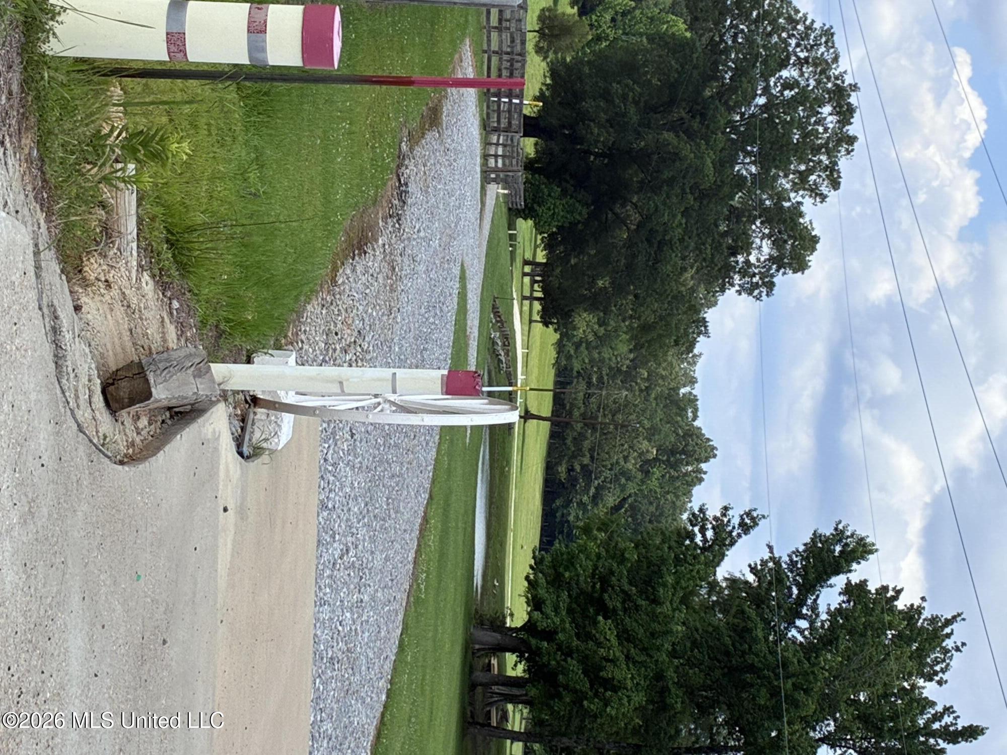 5988 Henderson Road Property Photo 9
