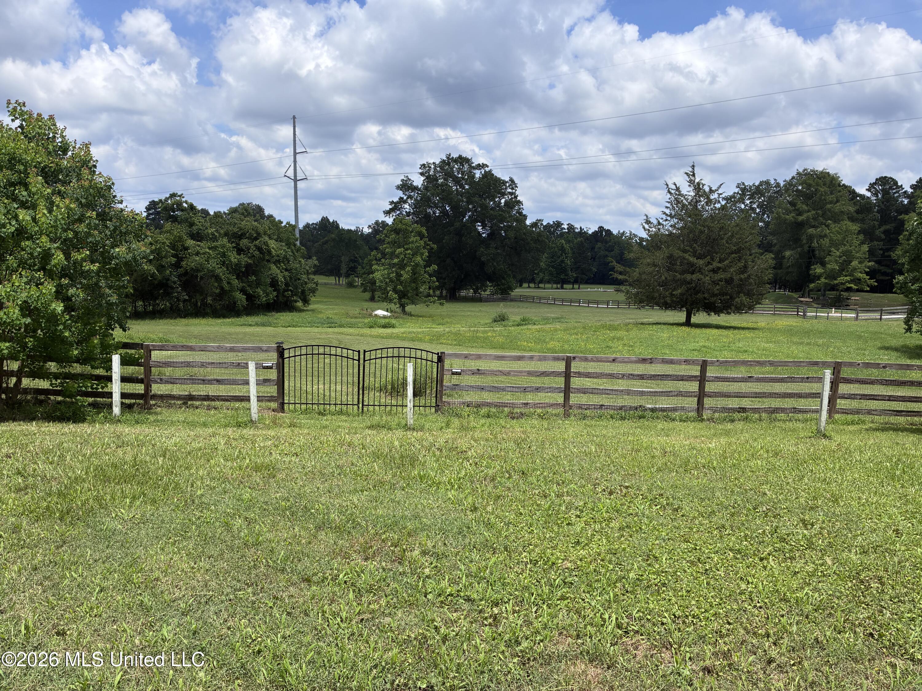 5988 Henderson Road Property Photo 20