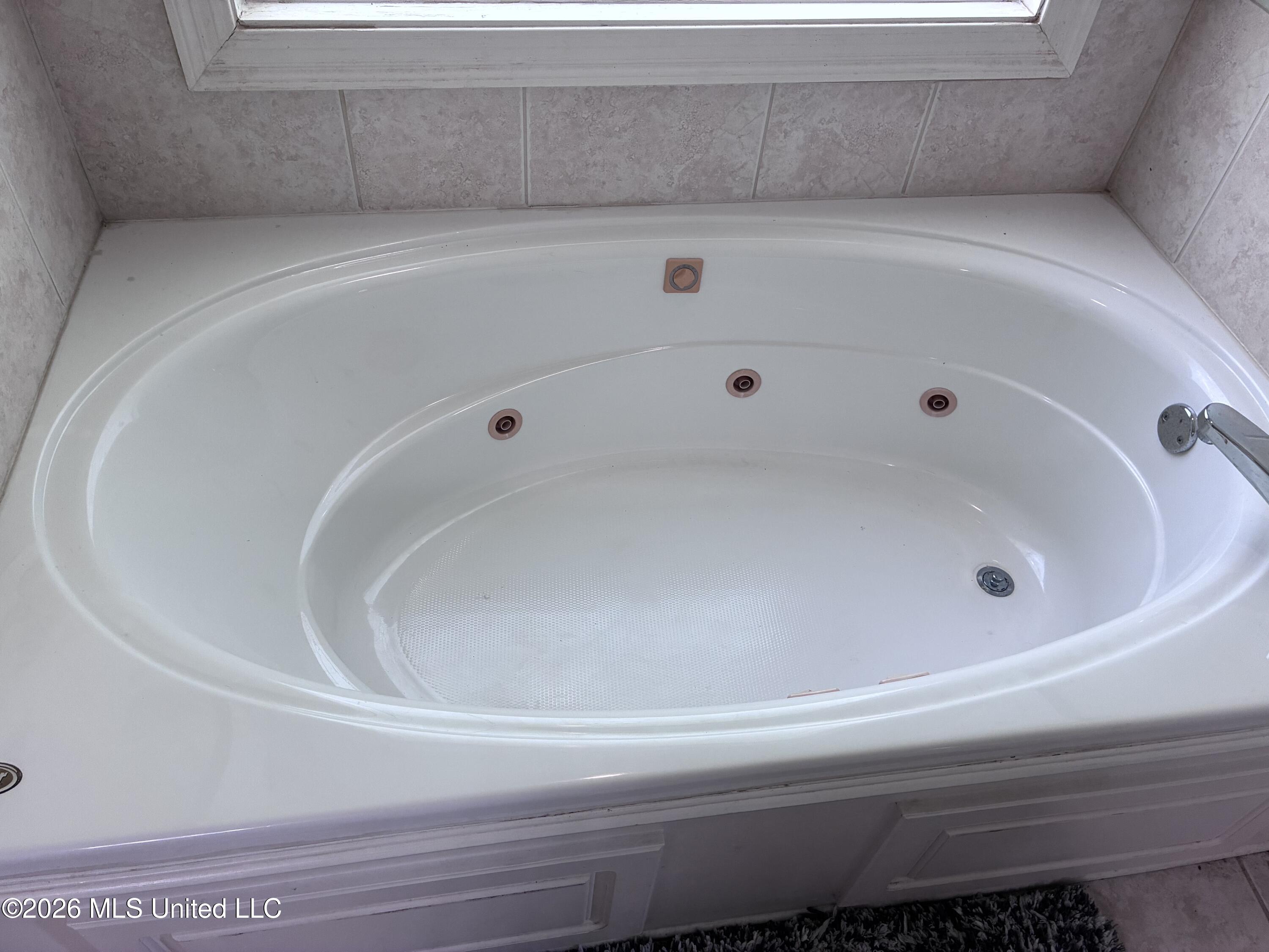 5988 Henderson Road Property Photo 22