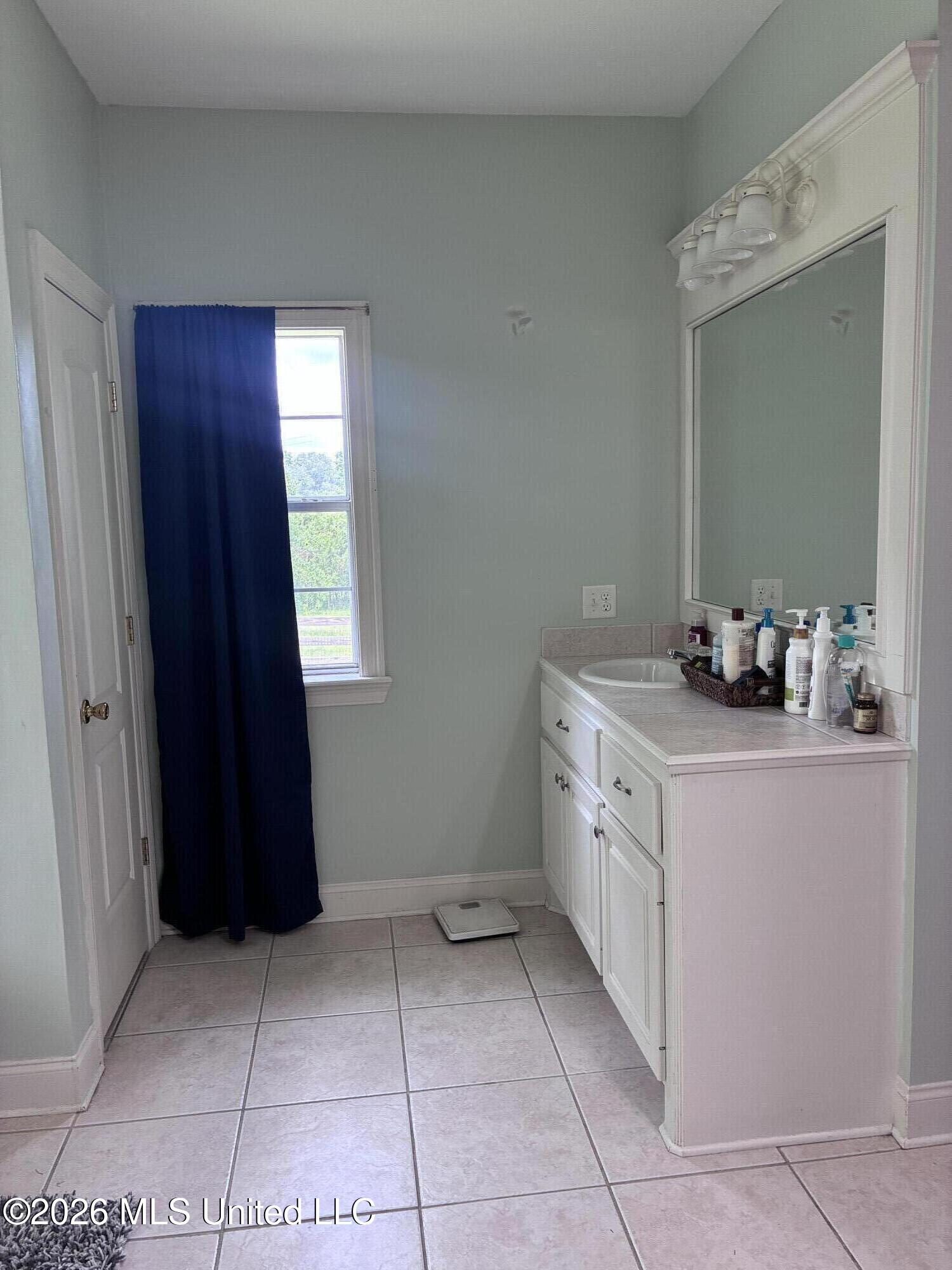 5988 Henderson Road Property Photo 24
