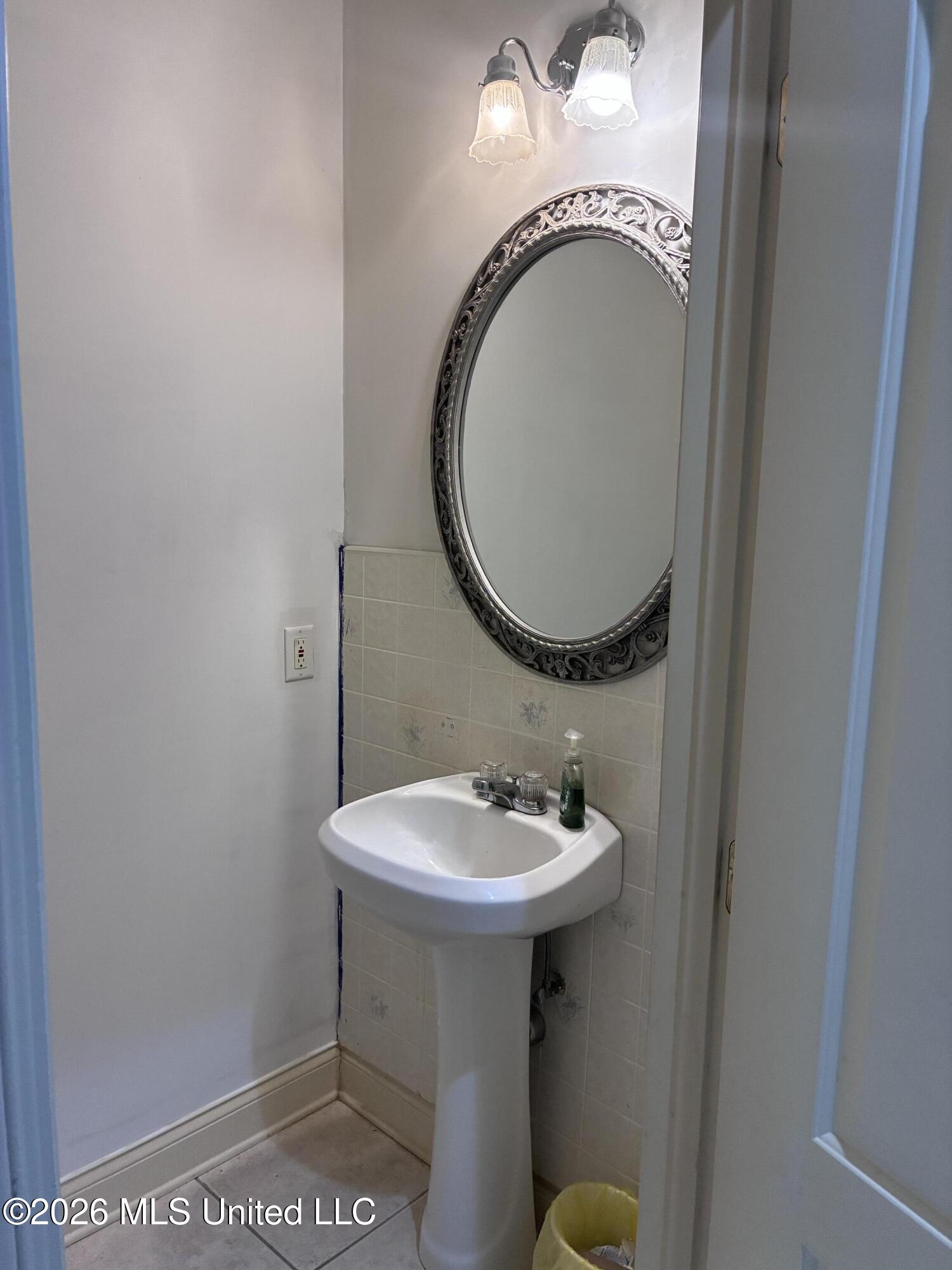 5988 Henderson Road Property Photo 28