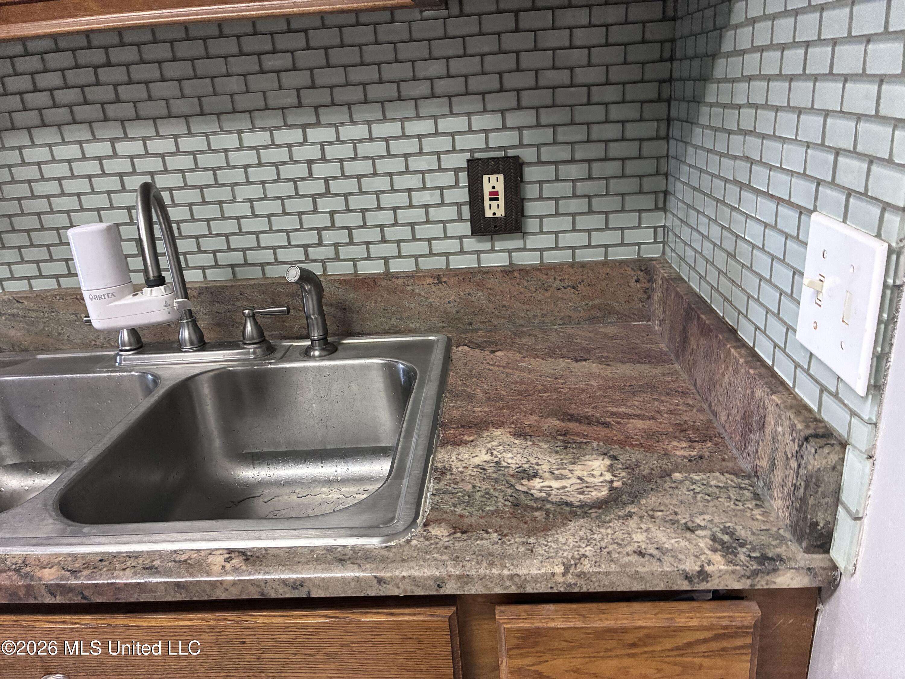 5988 Henderson Road Property Photo 33