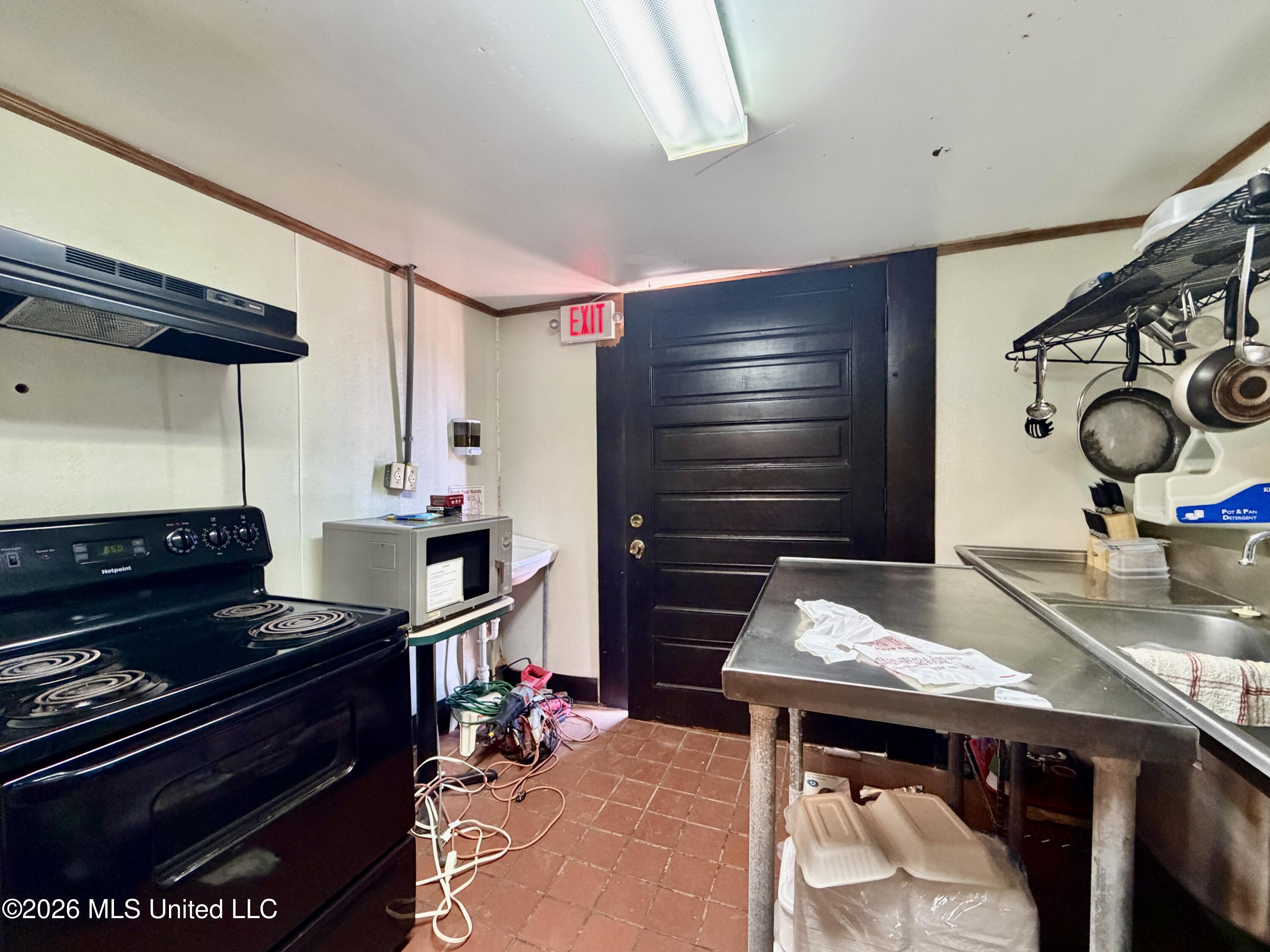 100 S Main Street Property Photo 24