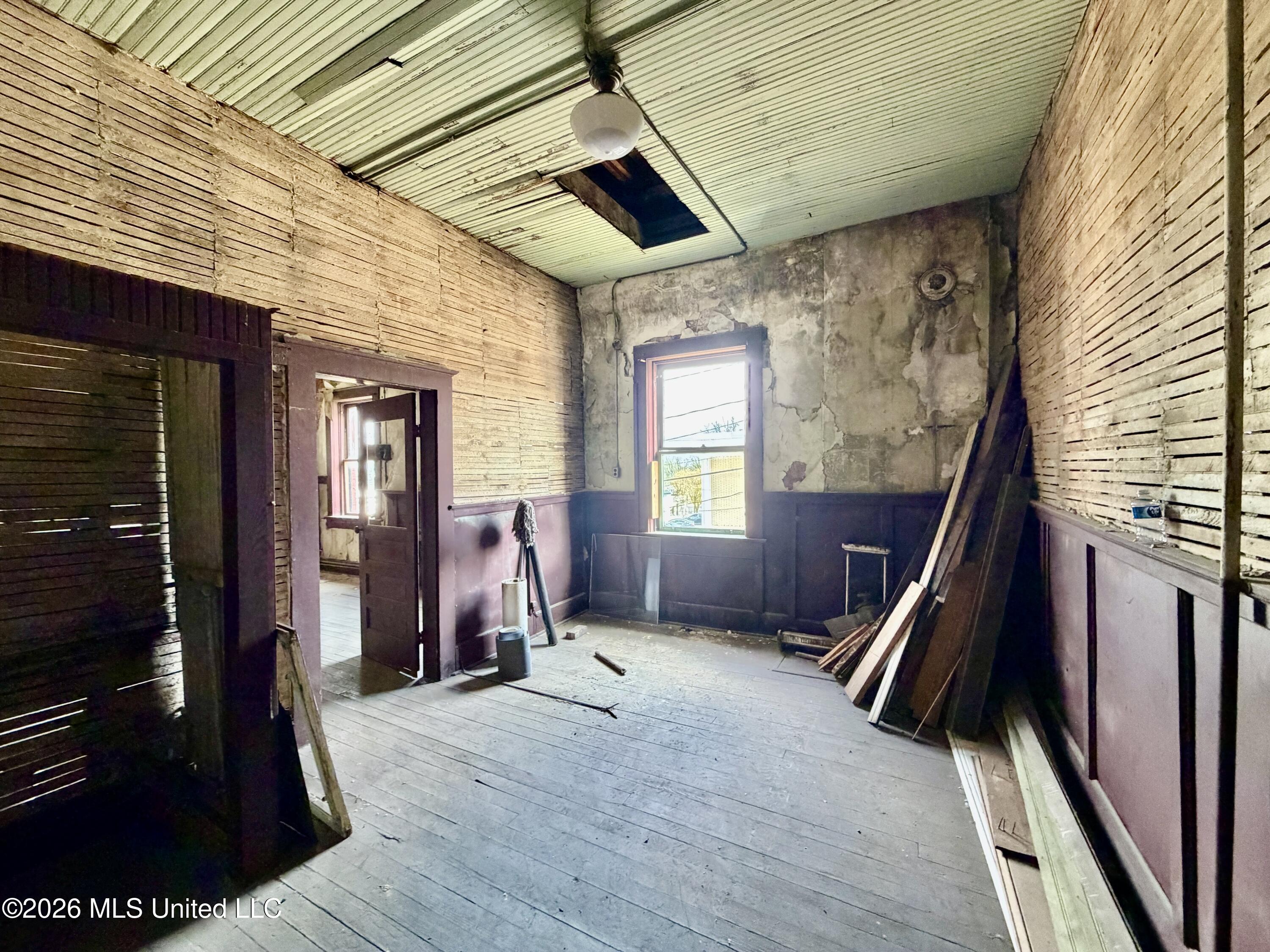 100 S Main Street Property Photo 39