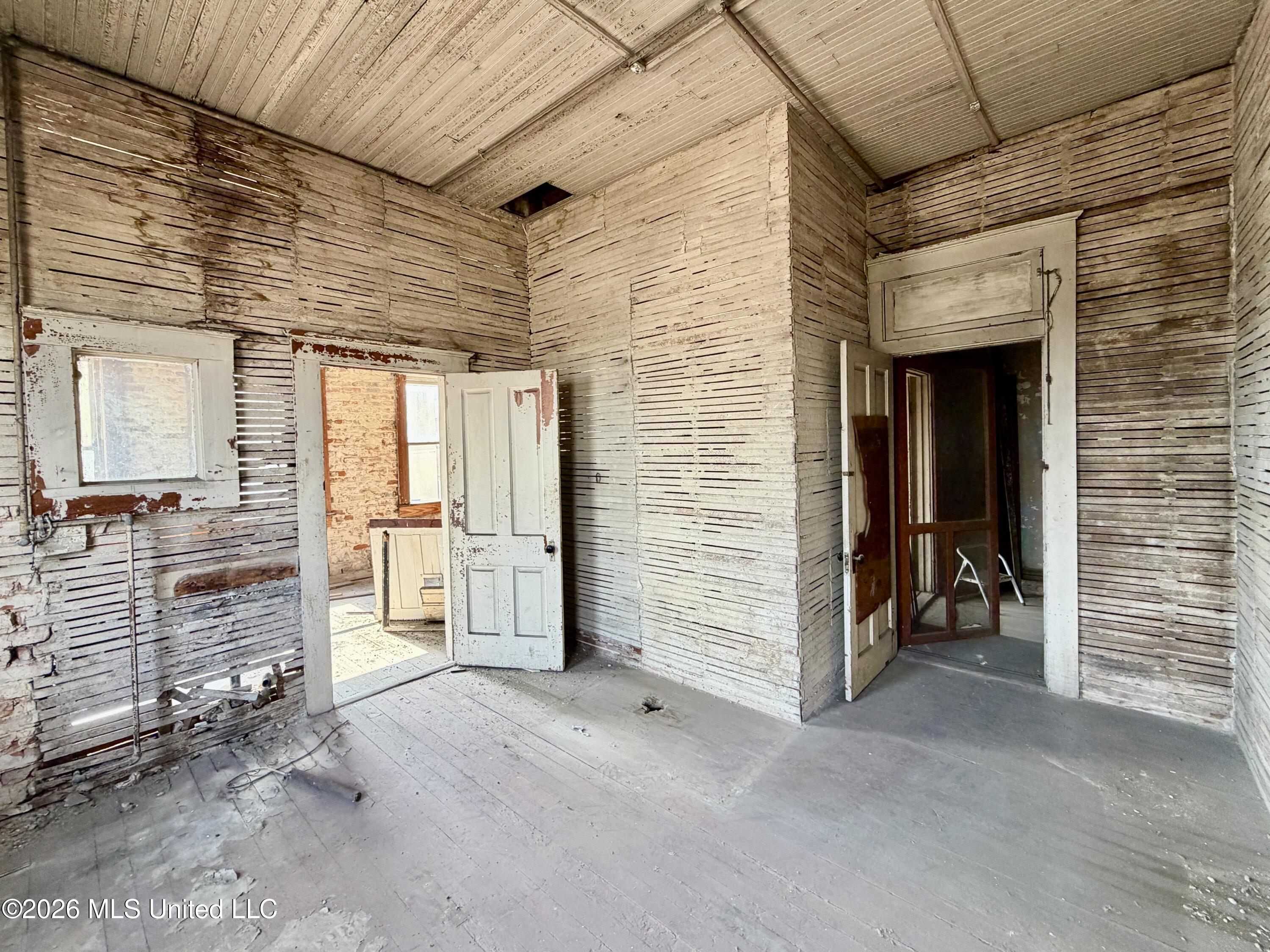 100 S Main Street Property Photo 41