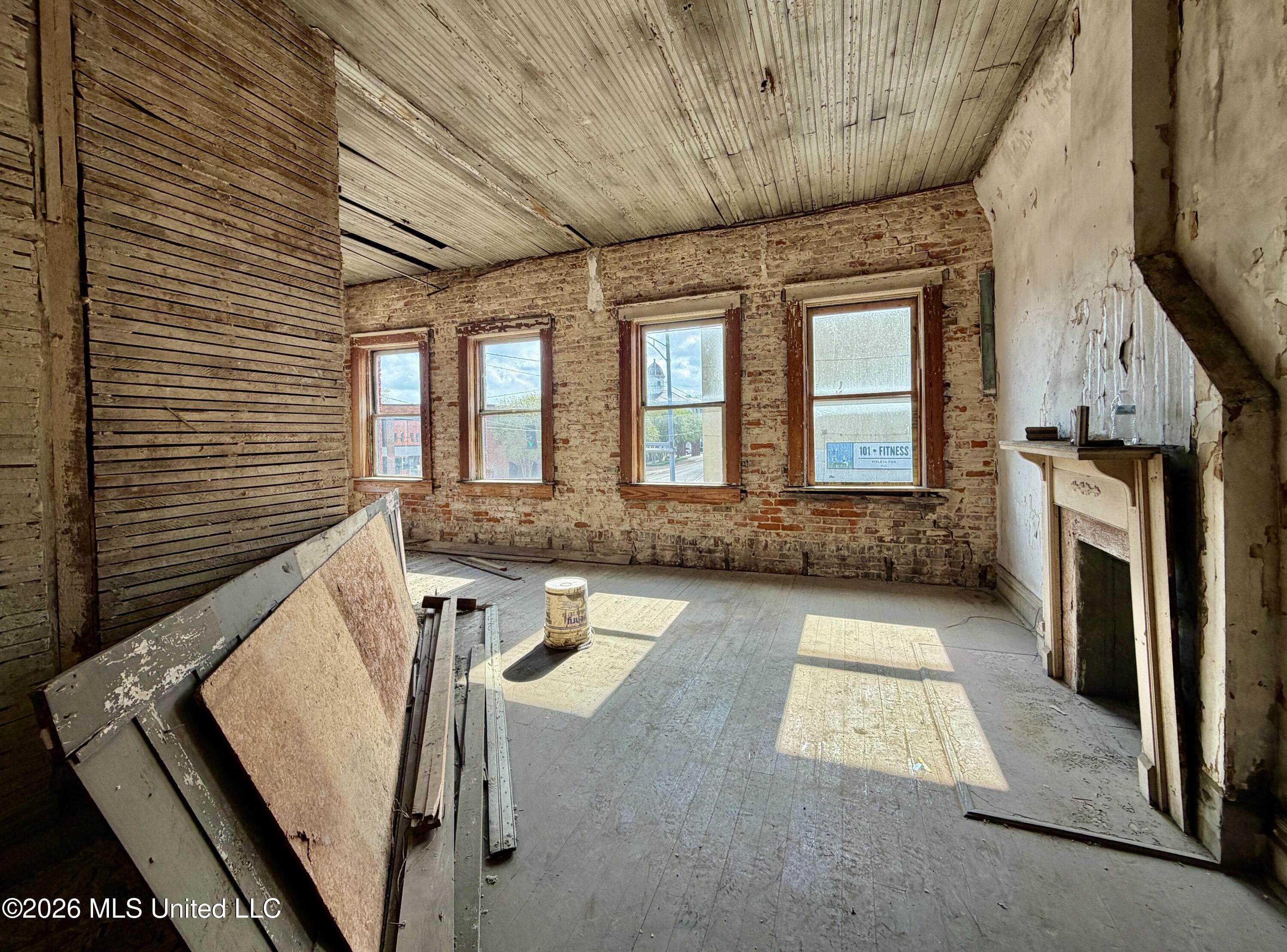 100 S Main Street Property Photo 43