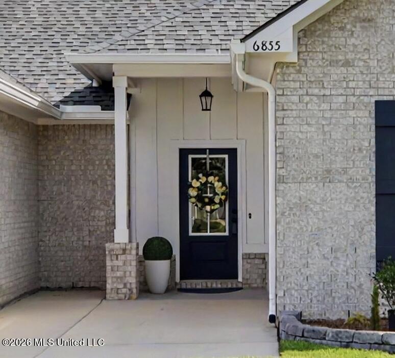 6855 Rolling Green Drive Property Photo 2