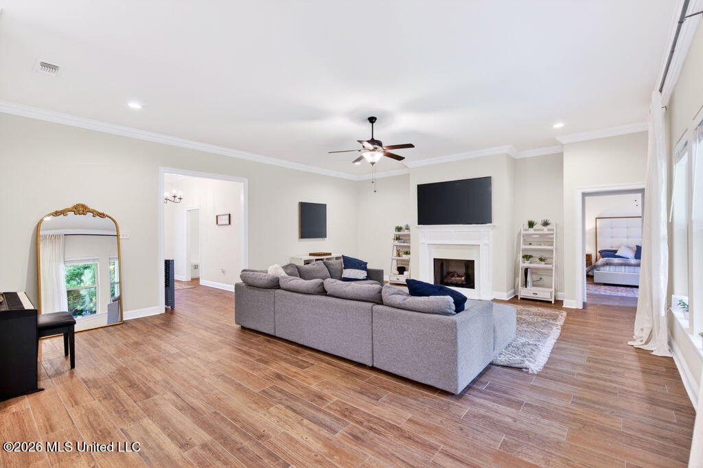 6855 Rolling Green Drive Property Photo 7