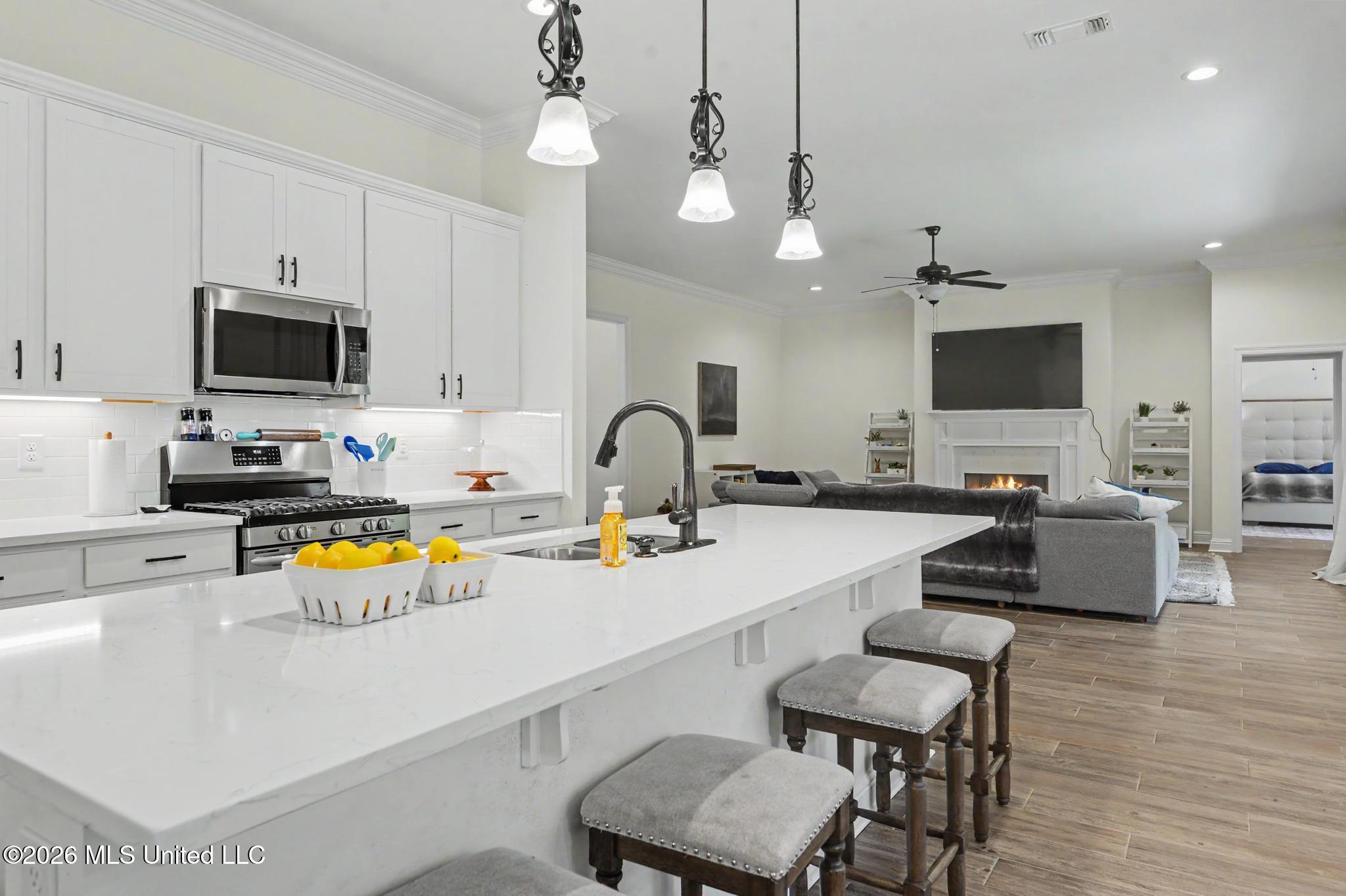 6855 Rolling Green Drive Property Photo 10