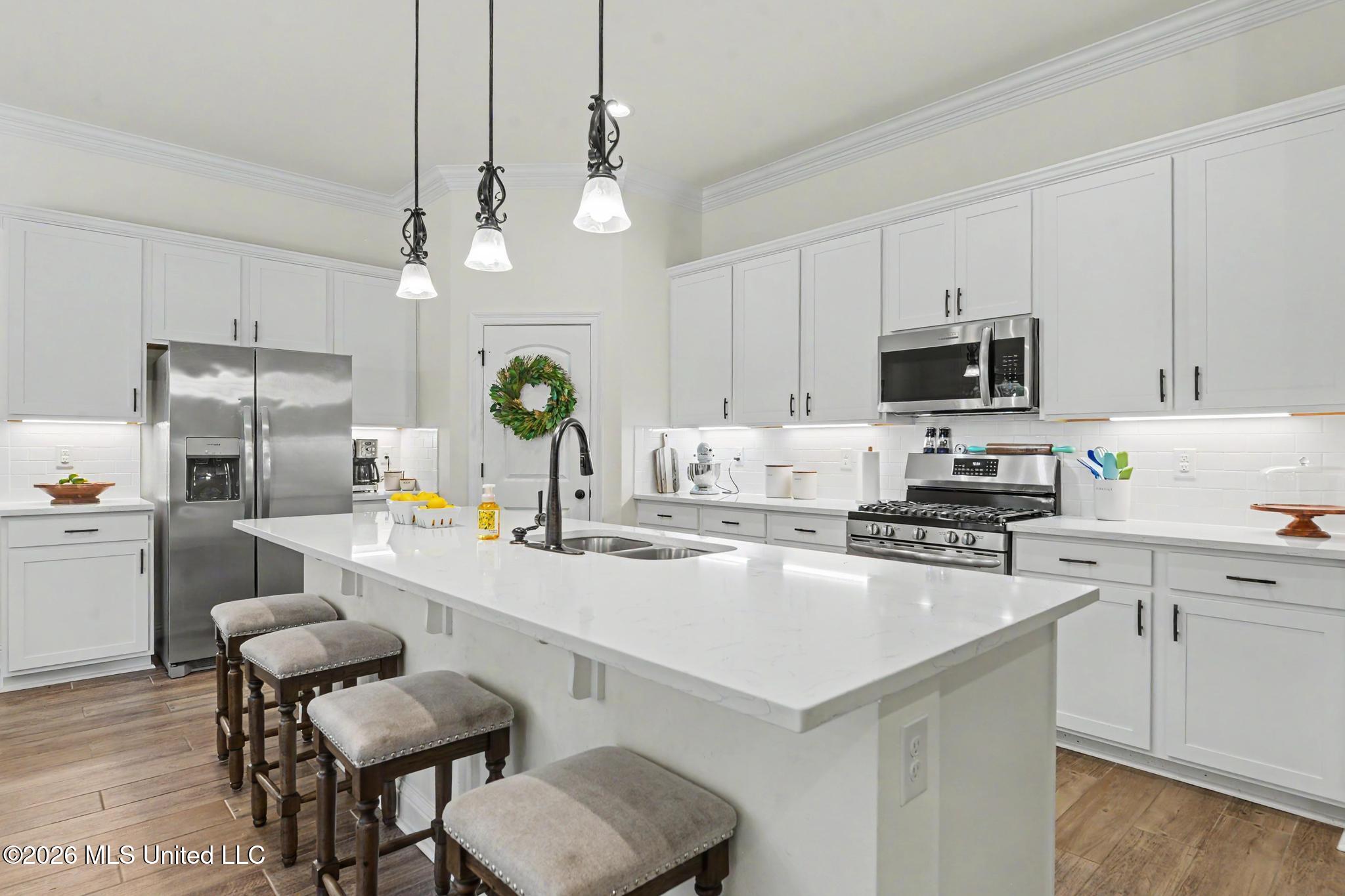 6855 Rolling Green Drive Property Photo 11