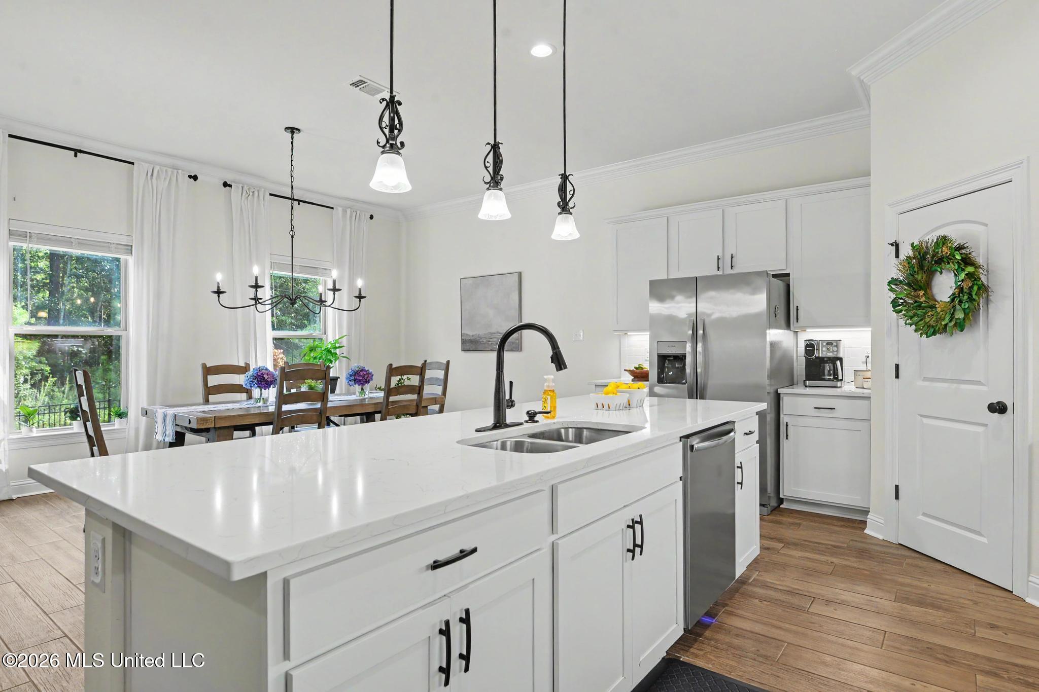 6855 Rolling Green Drive Property Photo 13
