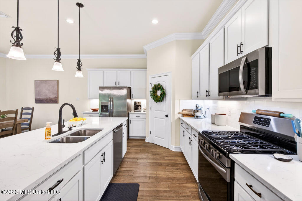 6855 Rolling Green Drive Property Photo 14