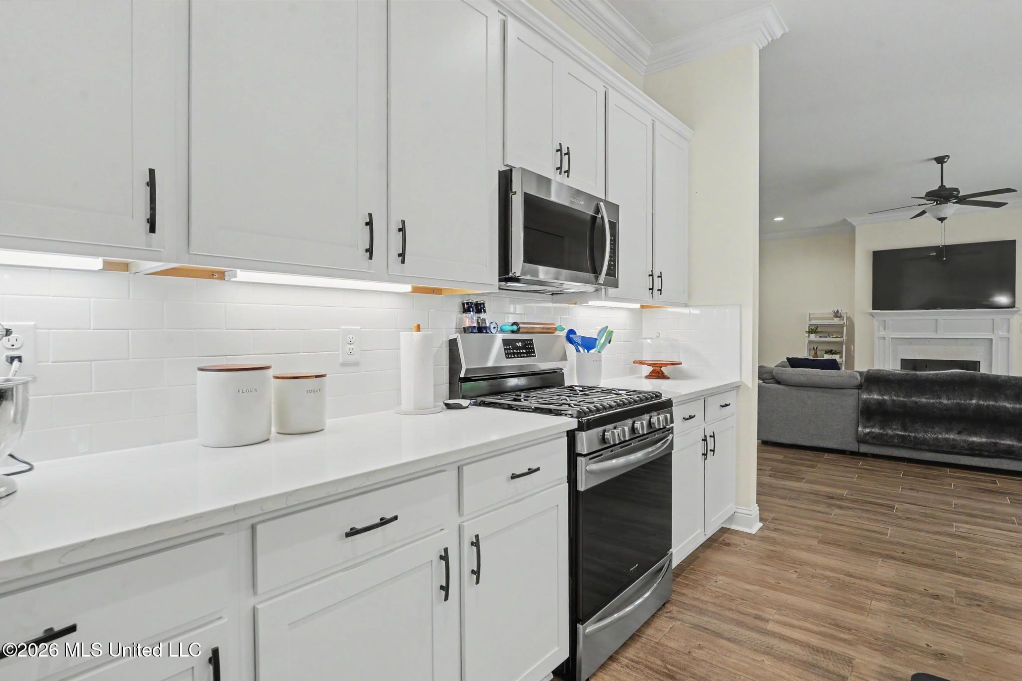 6855 Rolling Green Drive Property Photo 15