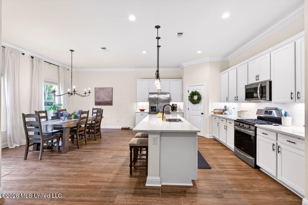 6855 Rolling Green Drive Property Photo 17