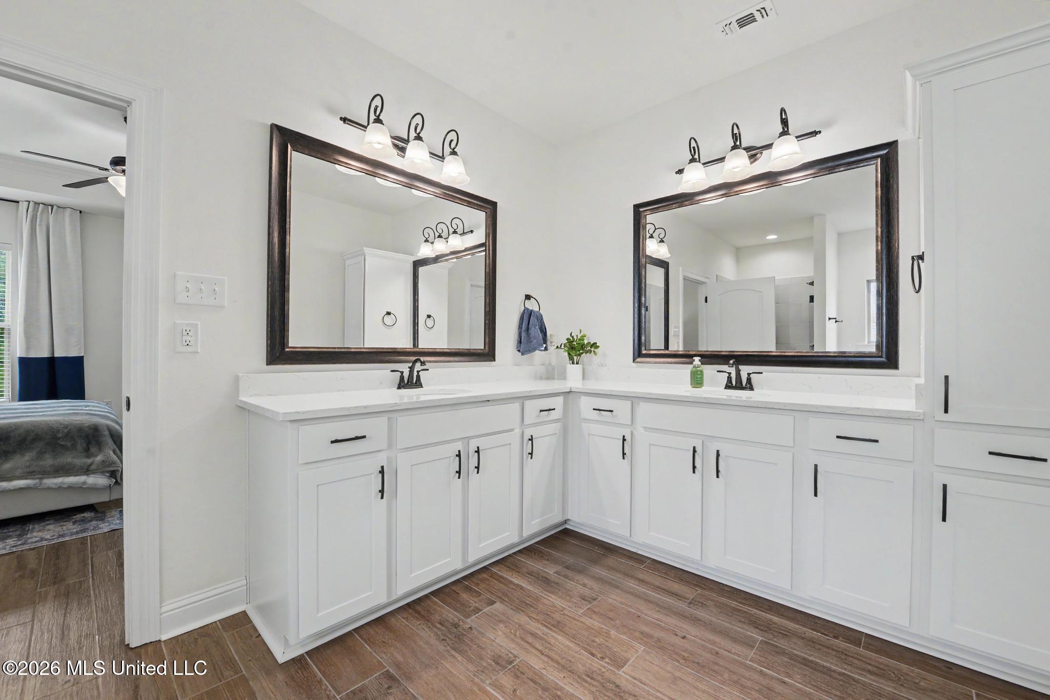 6855 Rolling Green Drive Property Photo 24