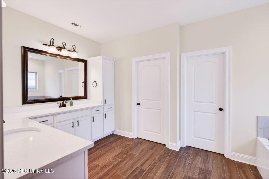 6855 Rolling Green Drive Property Photo 25