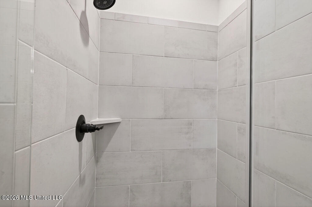 6855 Rolling Green Drive Property Photo 27