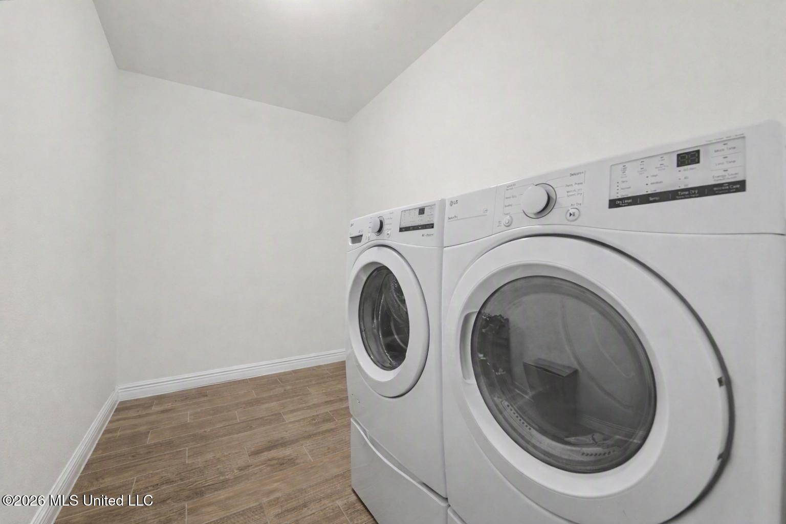 6855 Rolling Green Drive Property Photo 30
