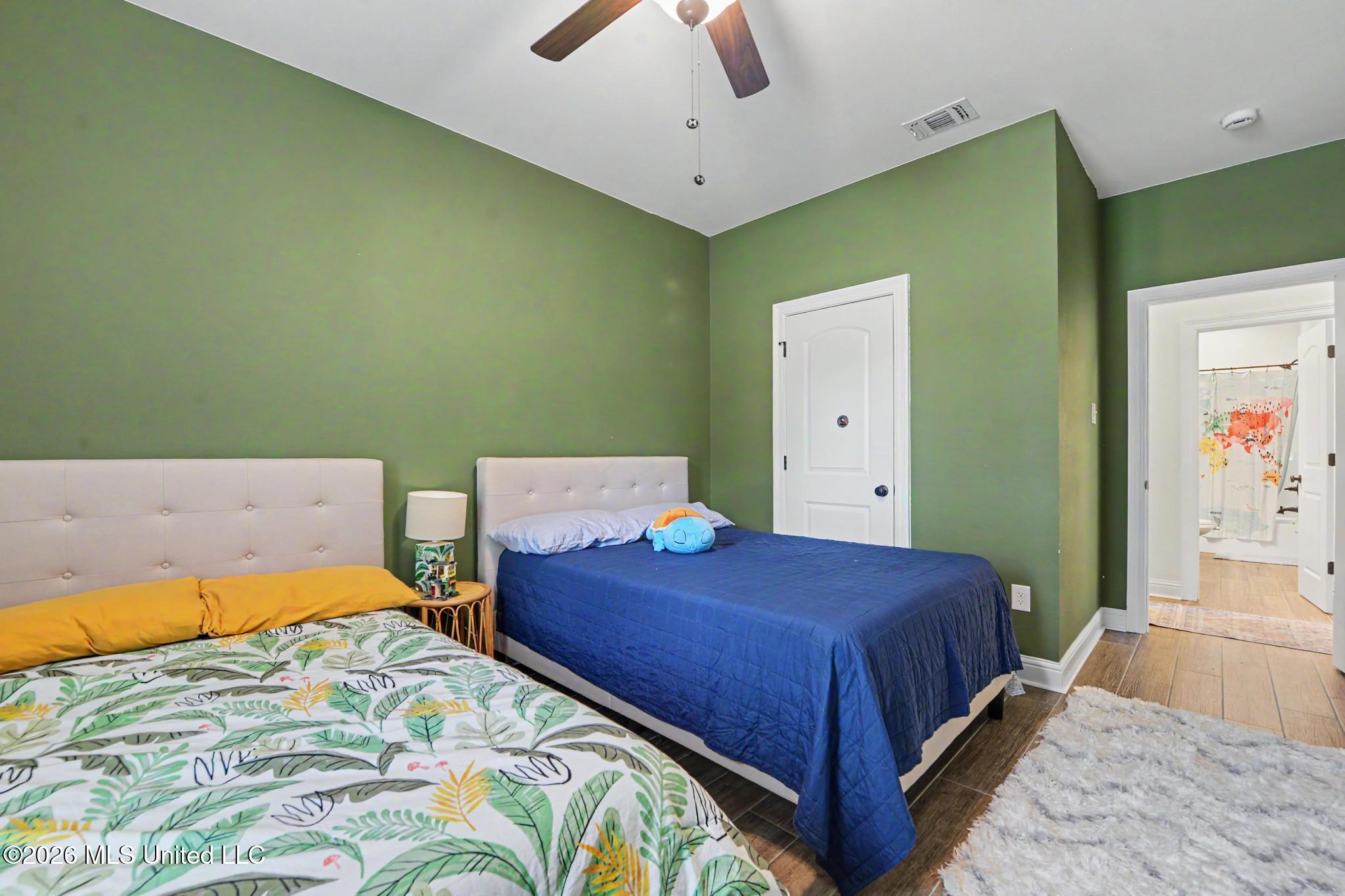 6855 Rolling Green Drive Property Photo 36
