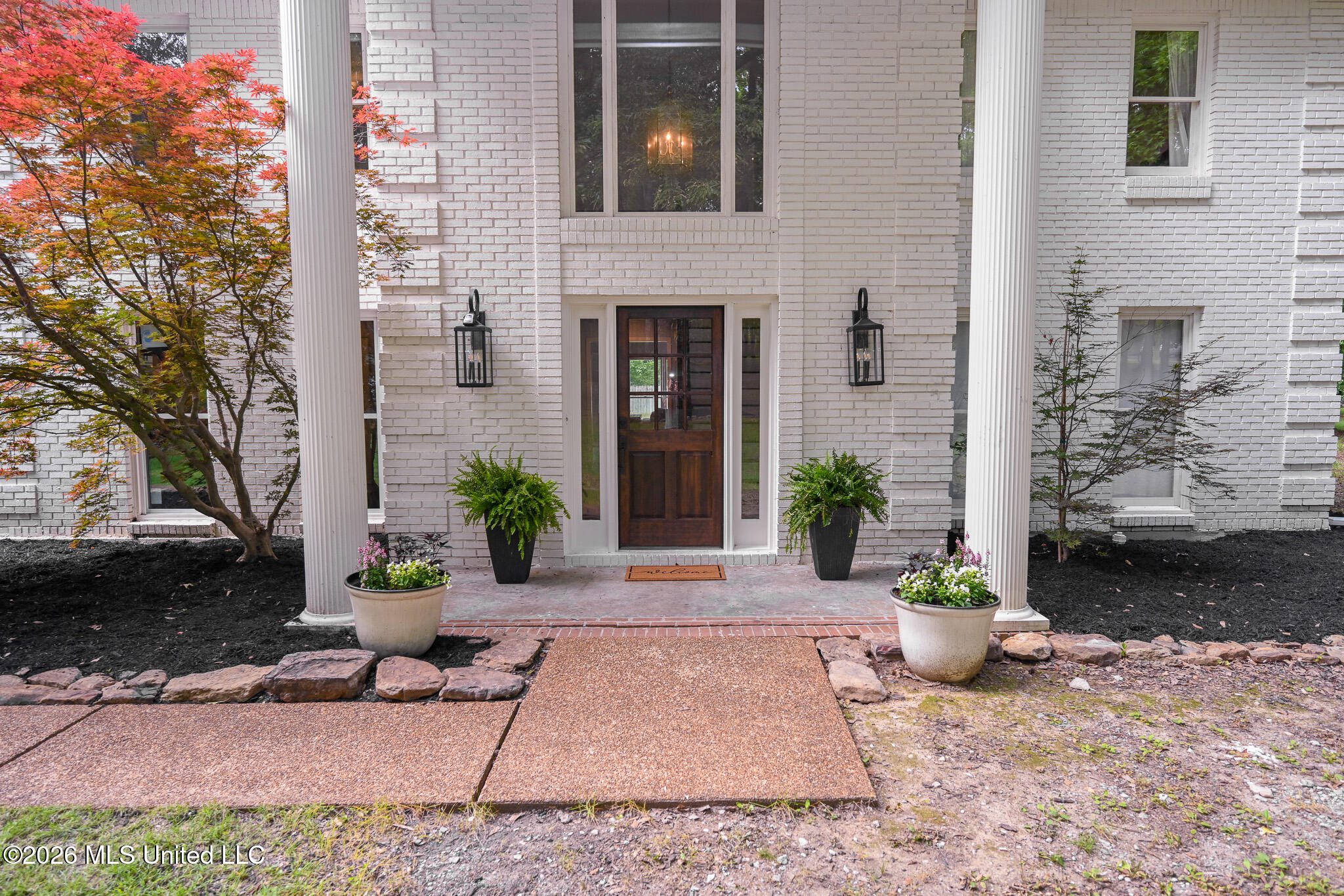 5805 S Manor Cove Property Photo 3