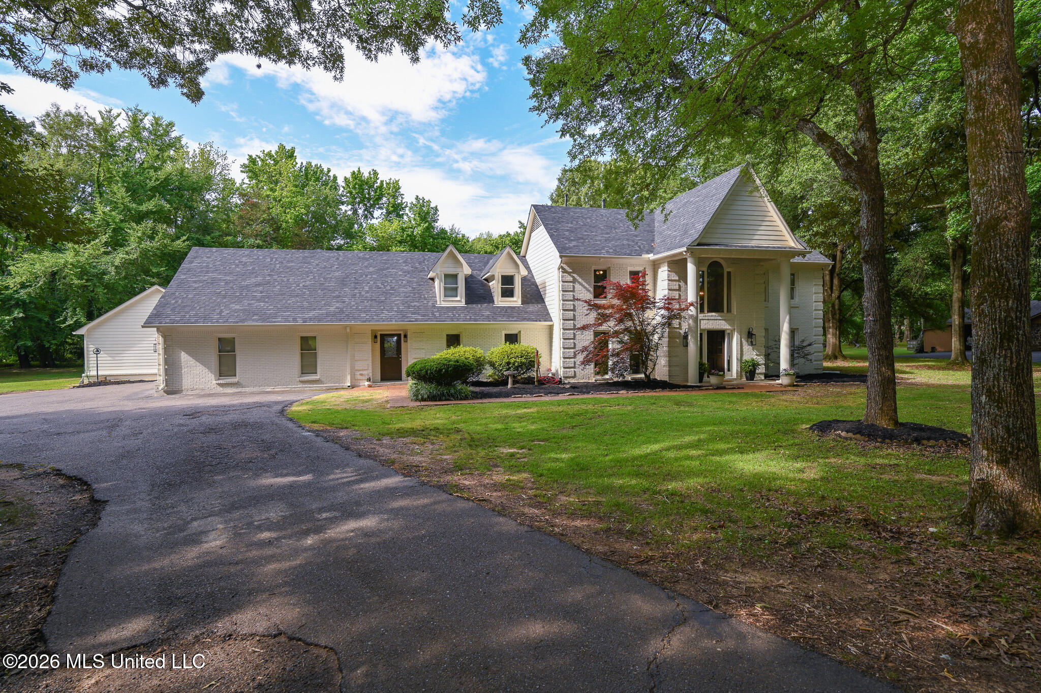 5805 S Manor Cove Property Photo 4