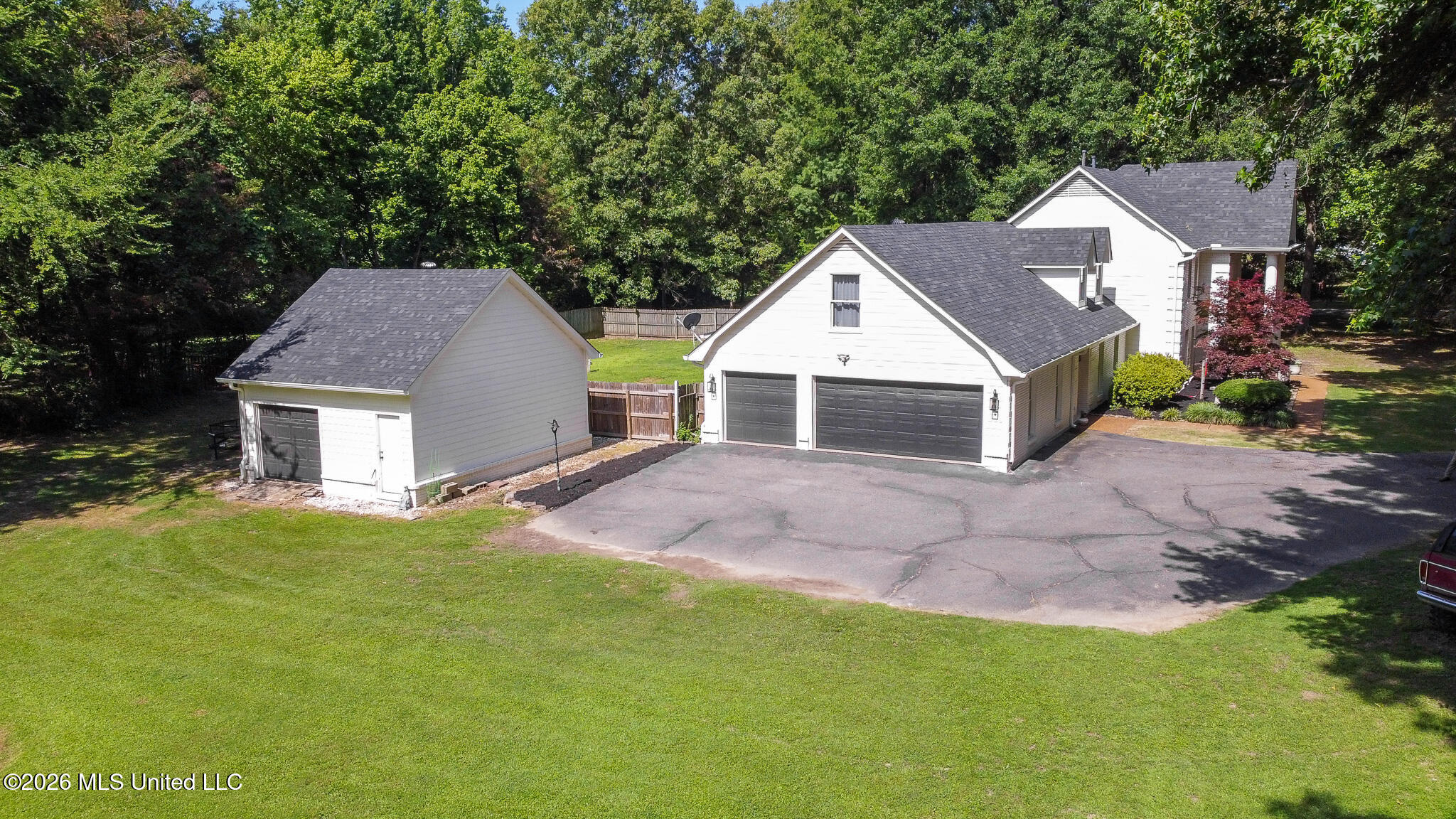 5805 S Manor Cove Property Photo 6