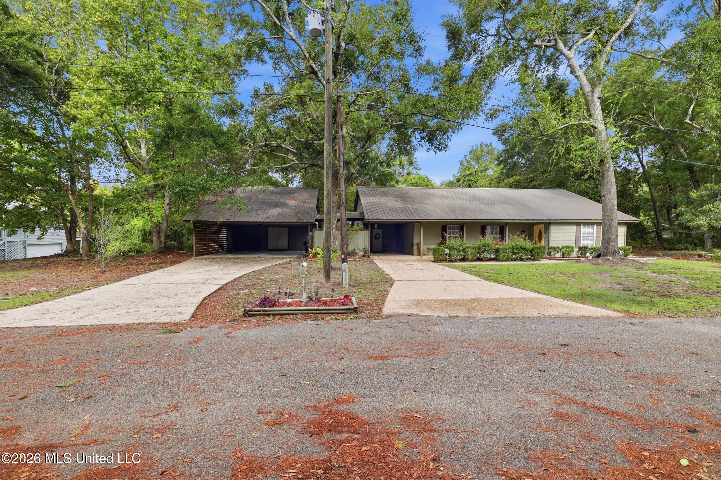 1533 Albacore Lane Property Photo 3