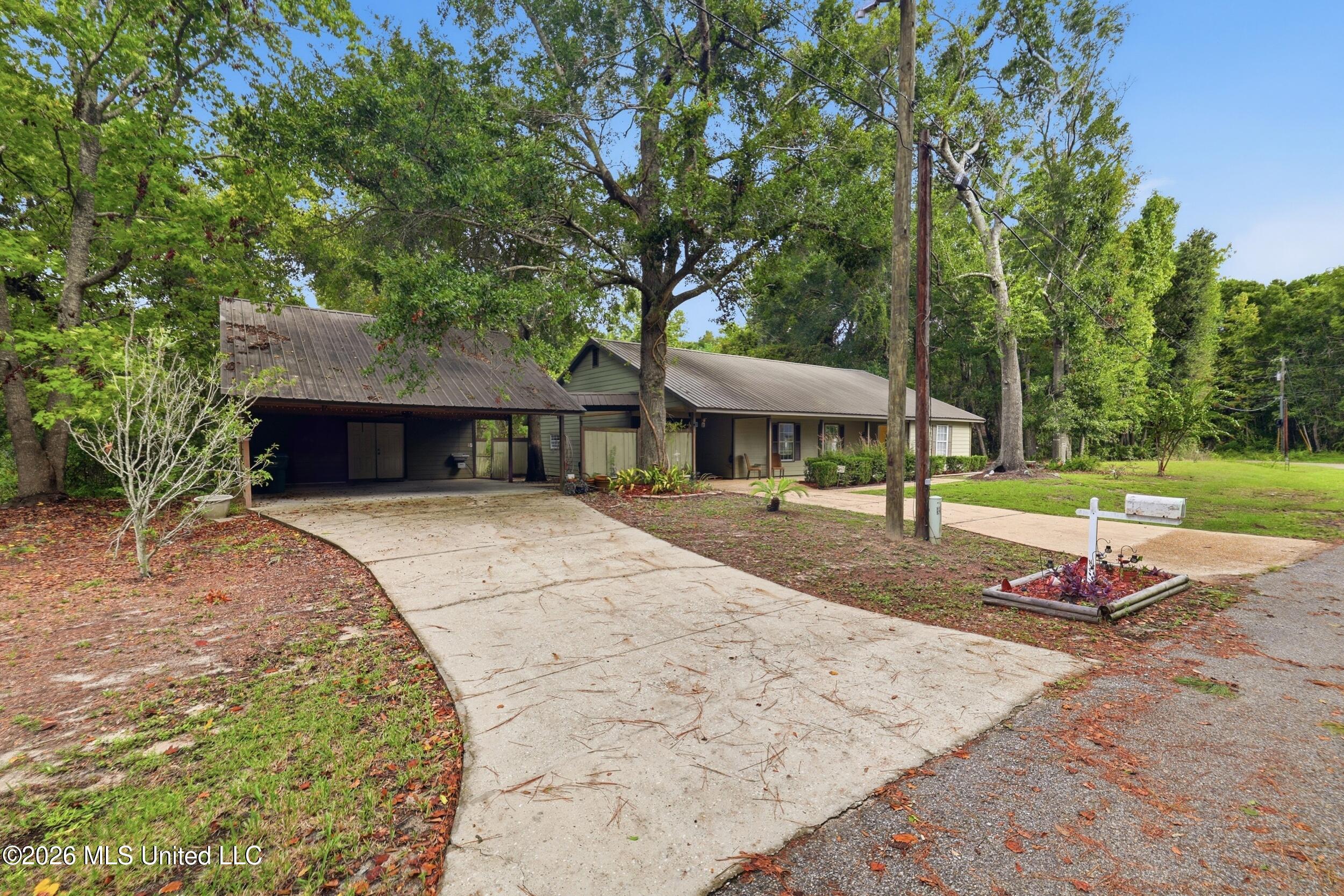 1533 Albacore Lane Property Photo 6