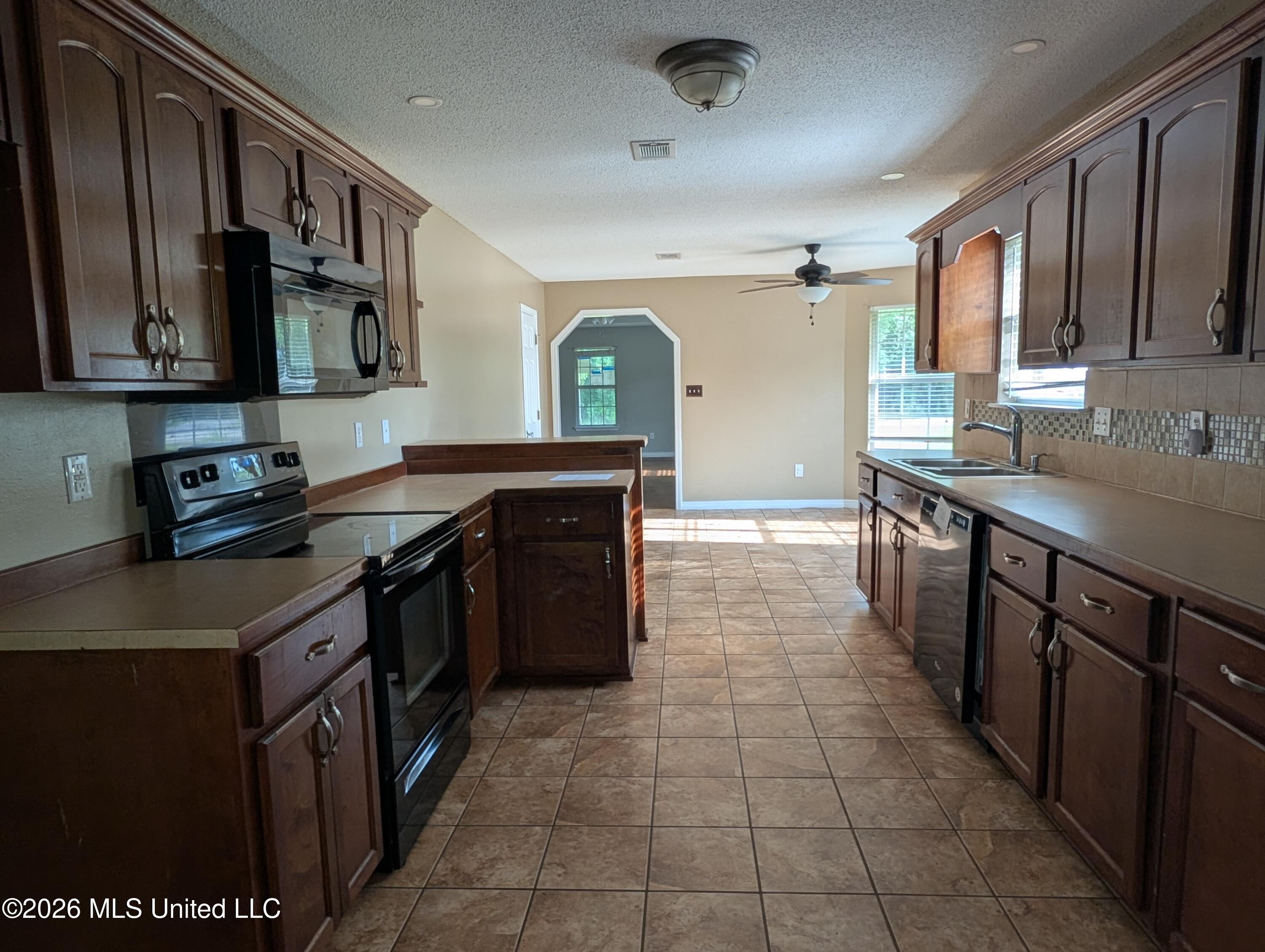 10356 Shady Pine Drive Property Photo 7