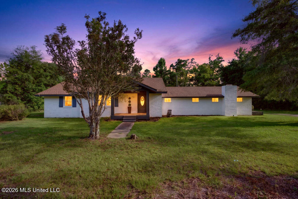 901 De La Pointe Drive Property Photo 2