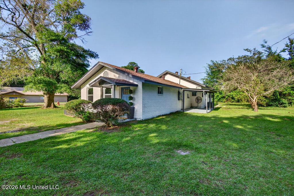 901 De La Pointe Drive Property Photo 8