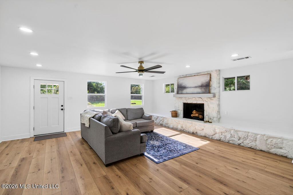 901 De La Pointe Drive Property Photo 17