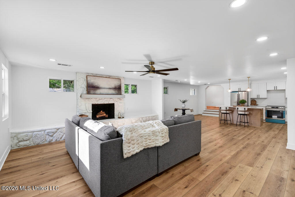 901 De La Pointe Drive Property Photo 19