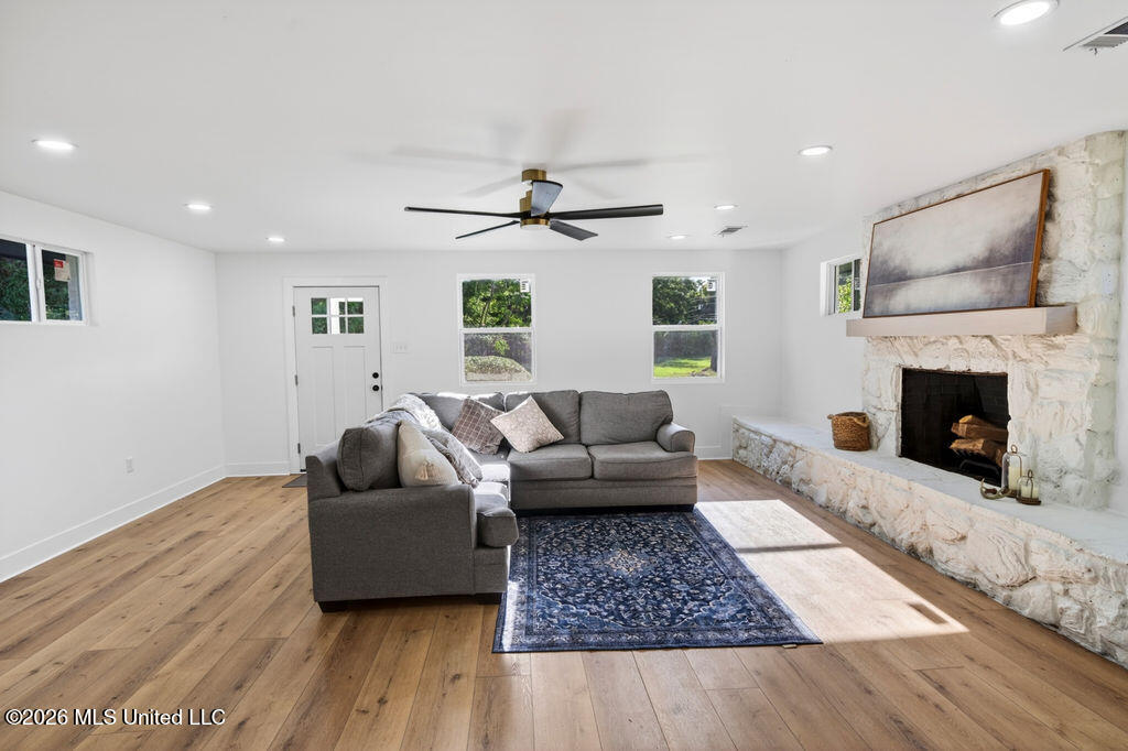 901 De La Pointe Drive Property Photo 22