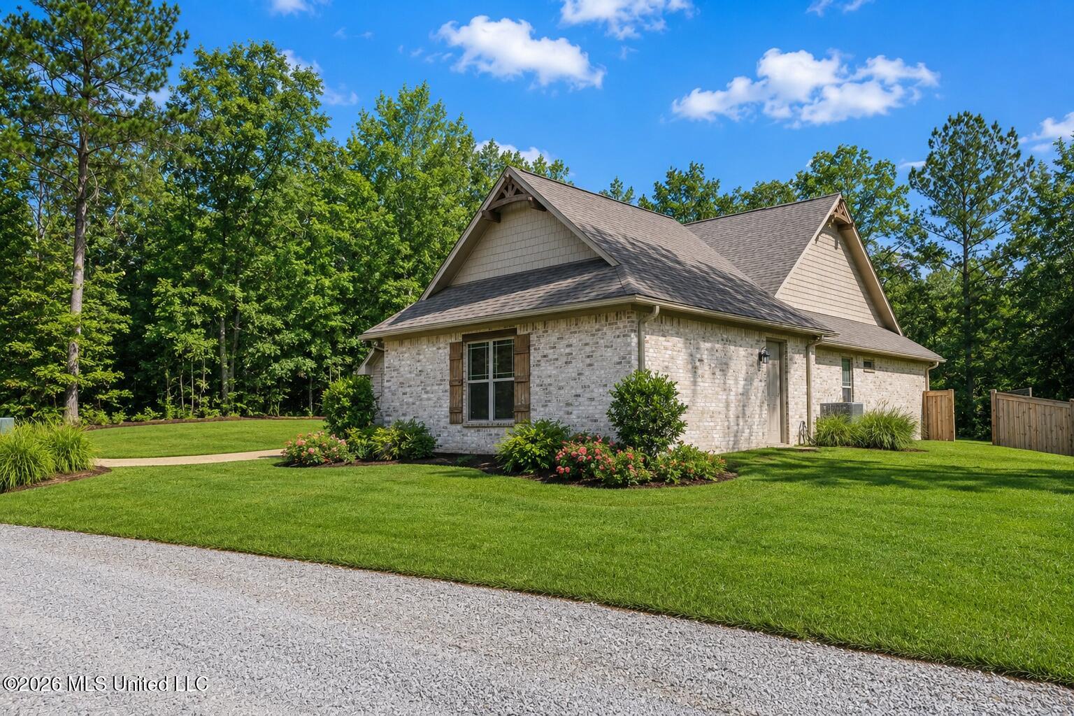 112 Laurelwood Trail Property Photo 2